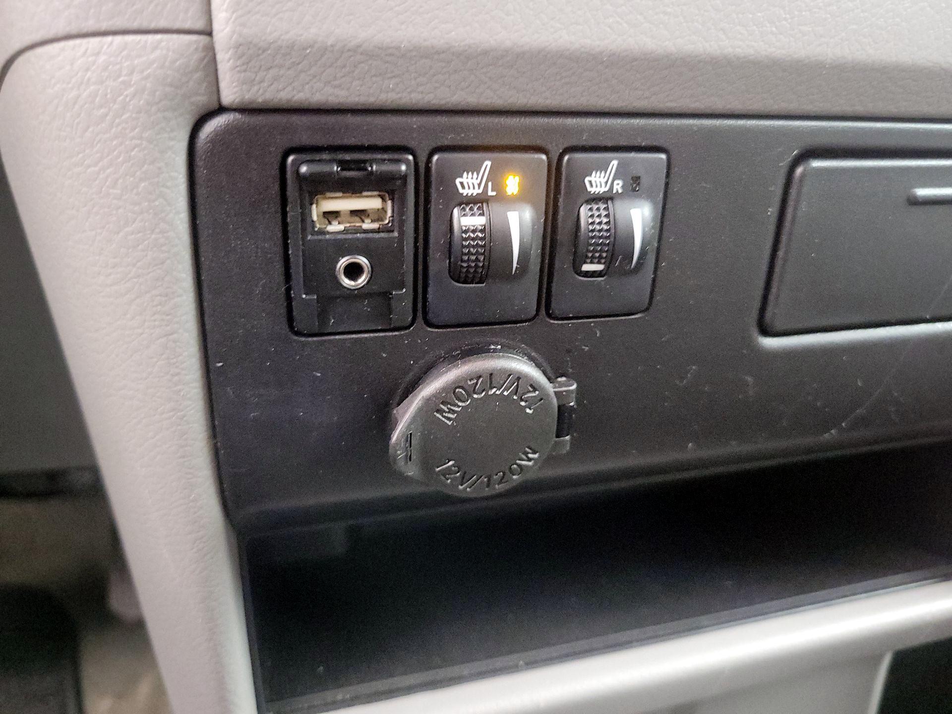 Thumbnail: 2016 Toyota Sienna - 19