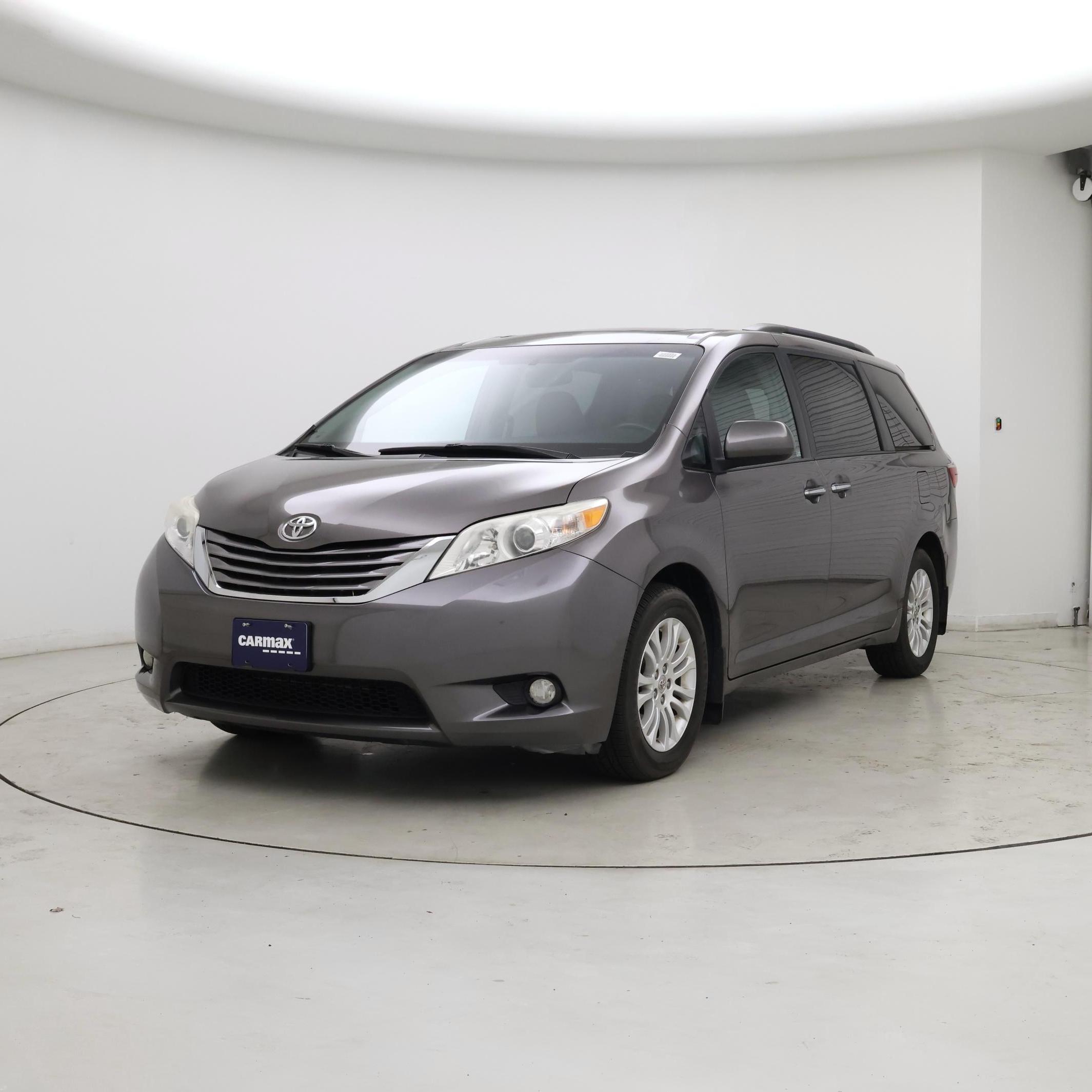 Thumbnail: 2016 Toyota Sienna - 4