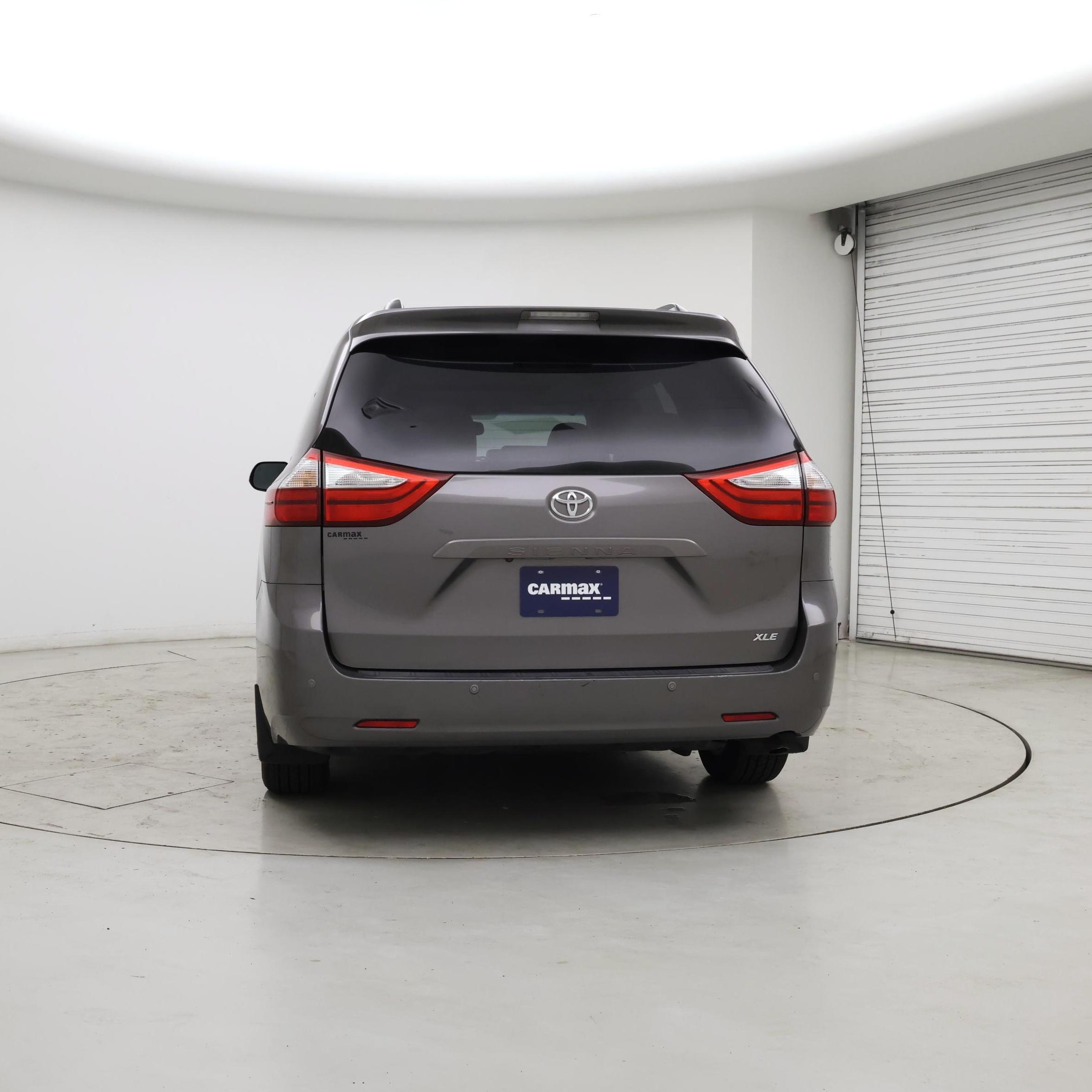 Thumbnail: 2016 Toyota Sienna - 6