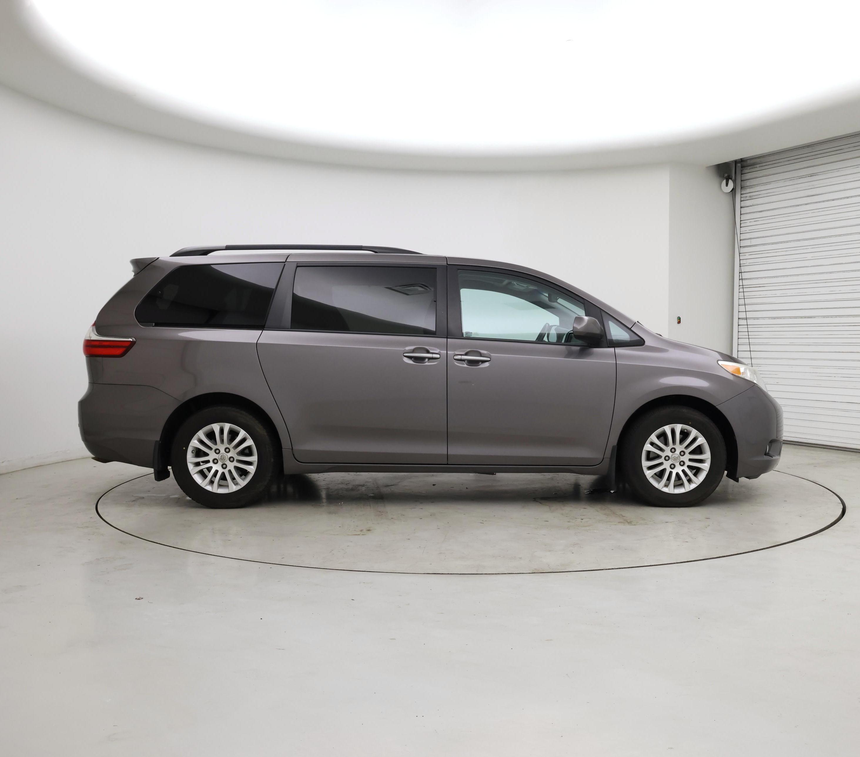 Thumbnail: 2016 Toyota Sienna - 7