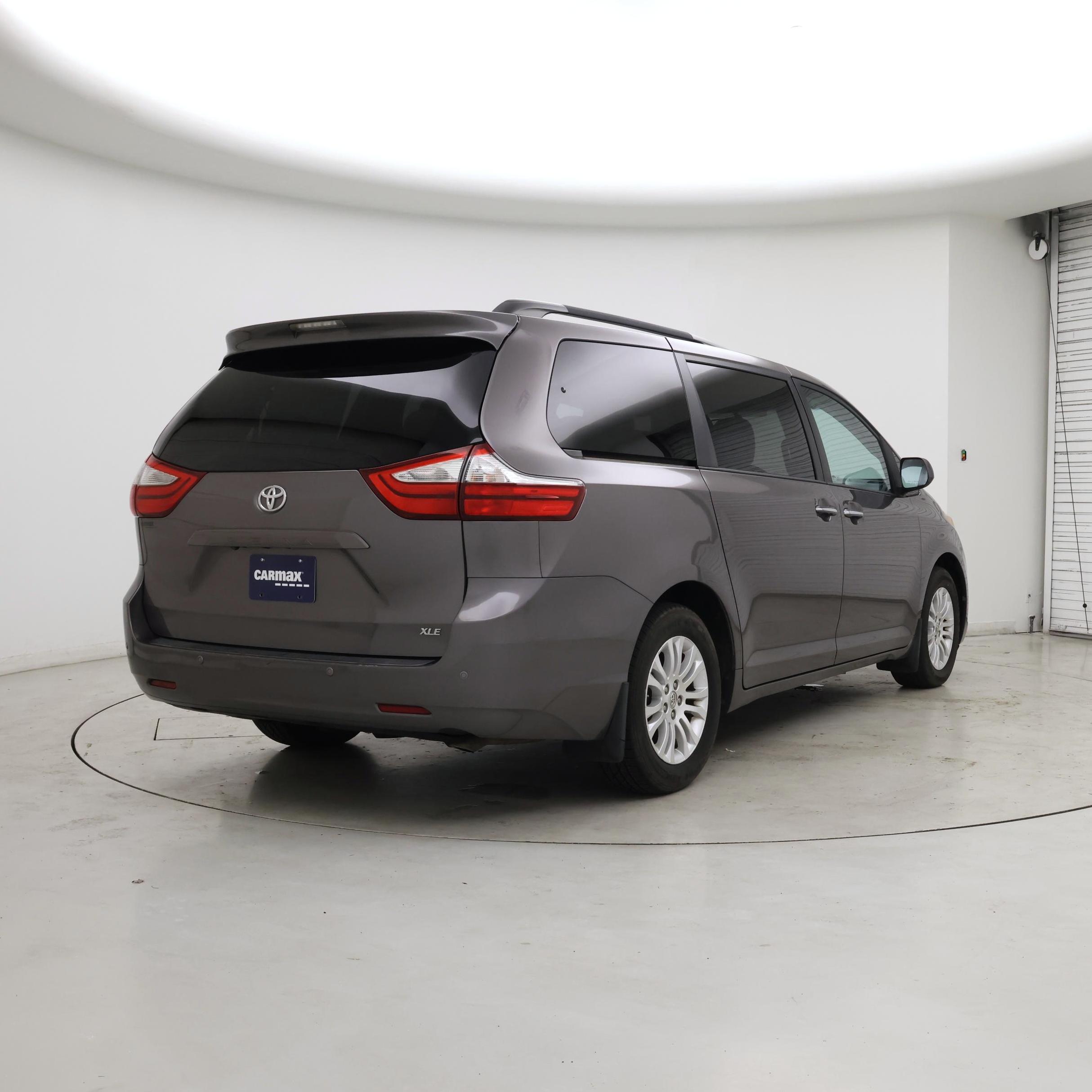 Thumbnail: 2016 Toyota Sienna - 8