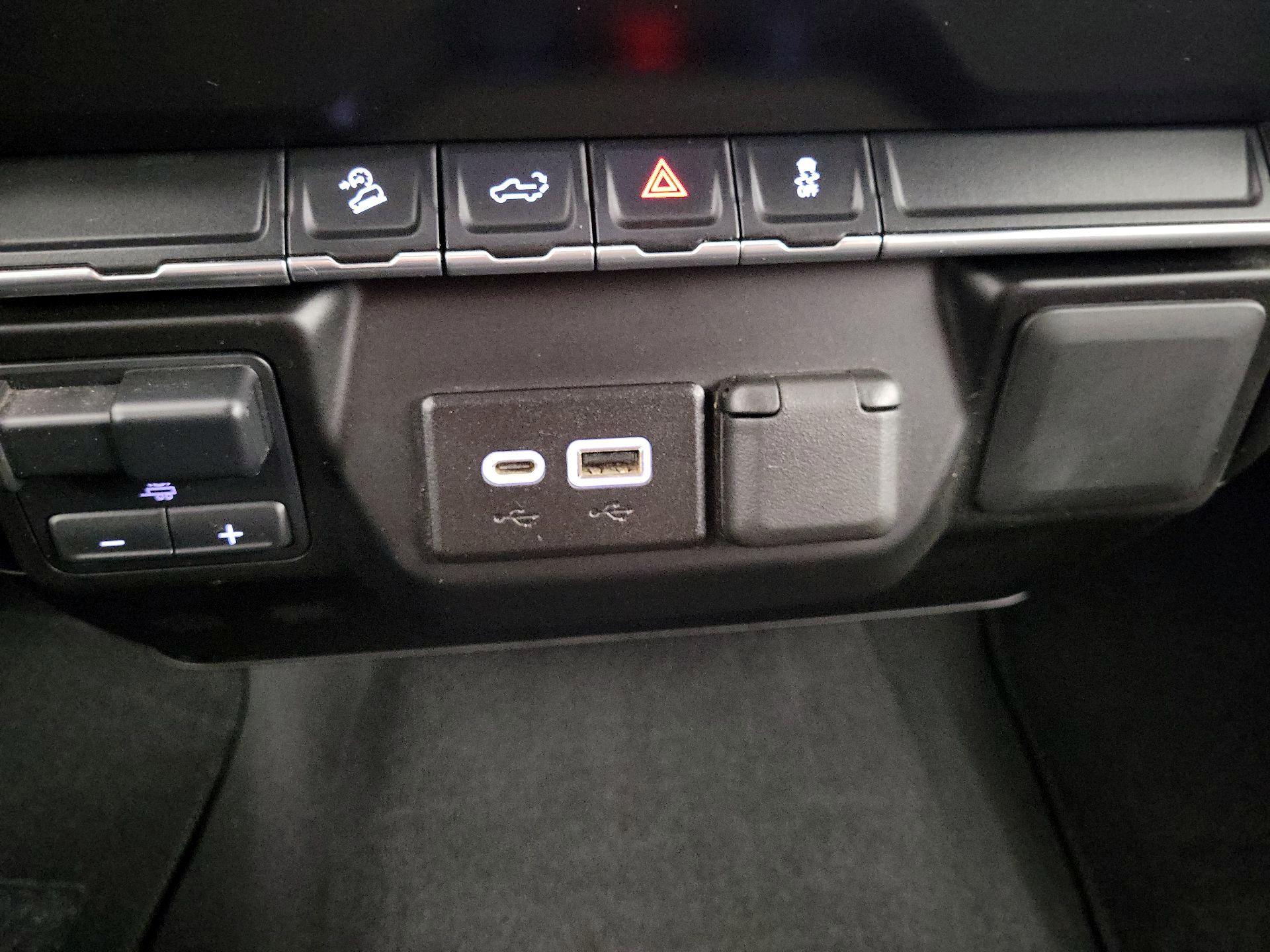 Thumbnail: 2023 GMC Sierra 3500 - 16