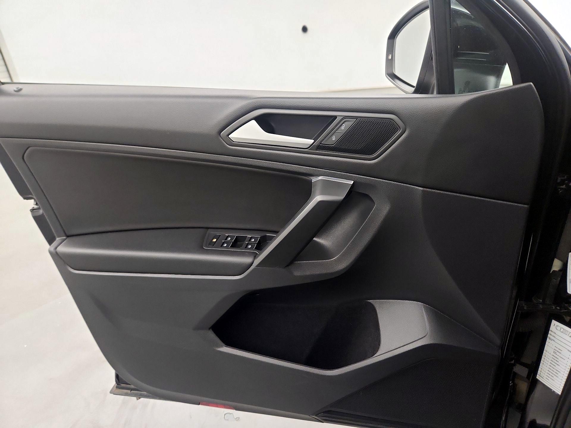 Thumbnail: 2021 Volkswagen Tiguan - 12