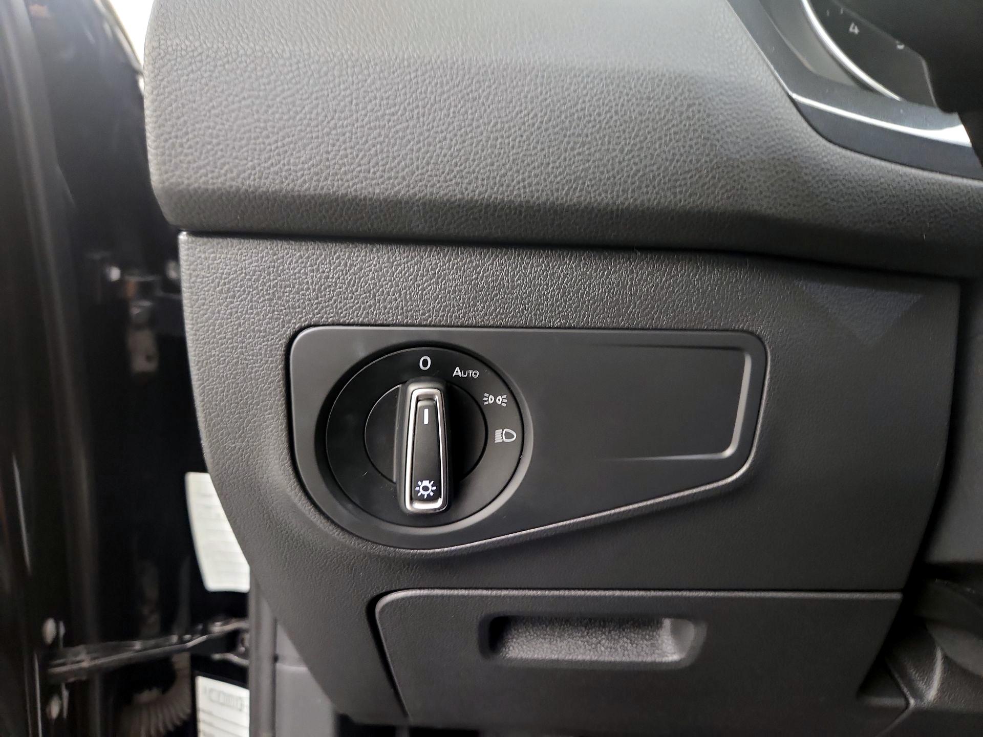 Thumbnail: 2021 Volkswagen Tiguan - 13