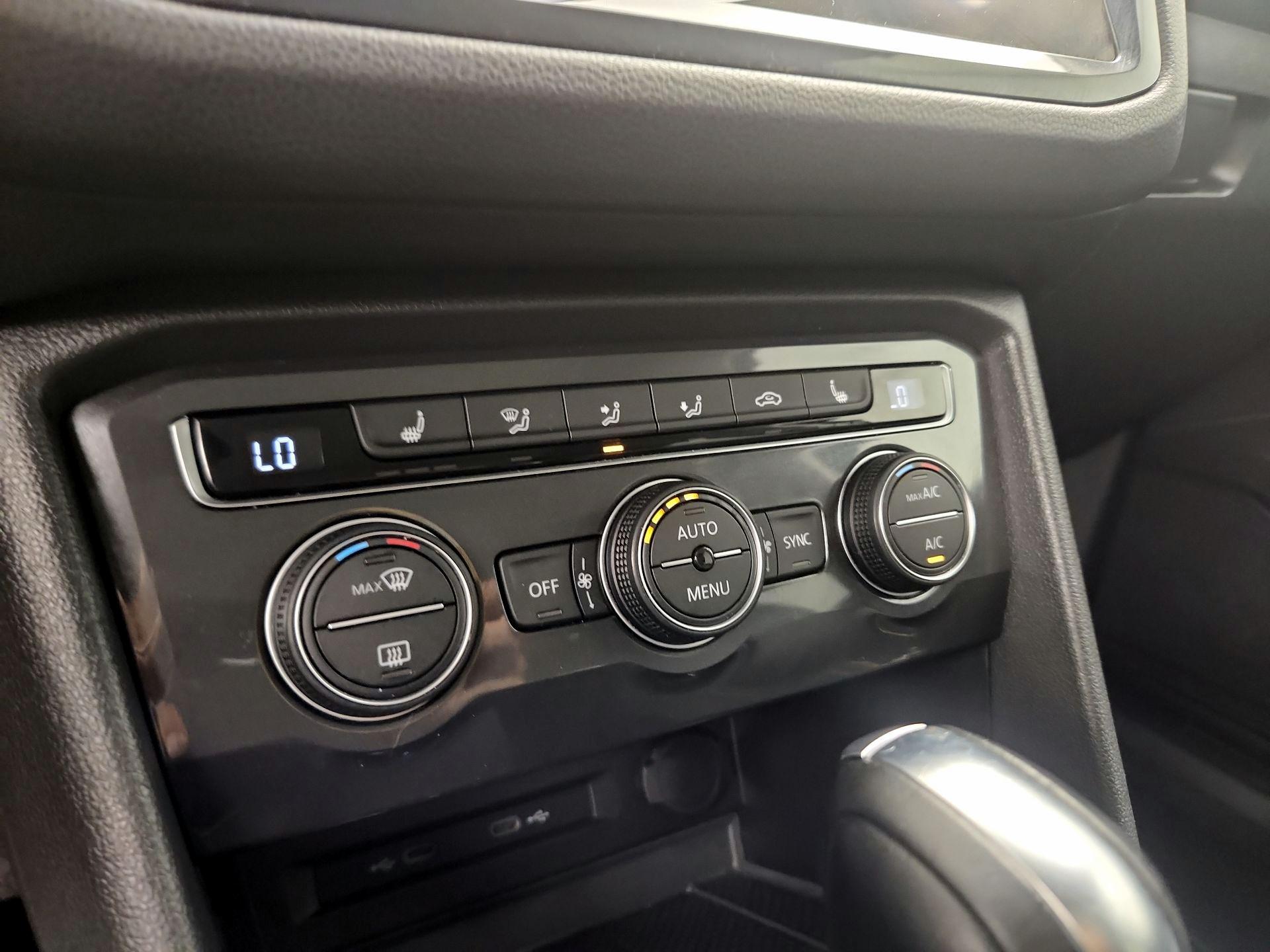 Thumbnail: 2021 Volkswagen Tiguan - 16
