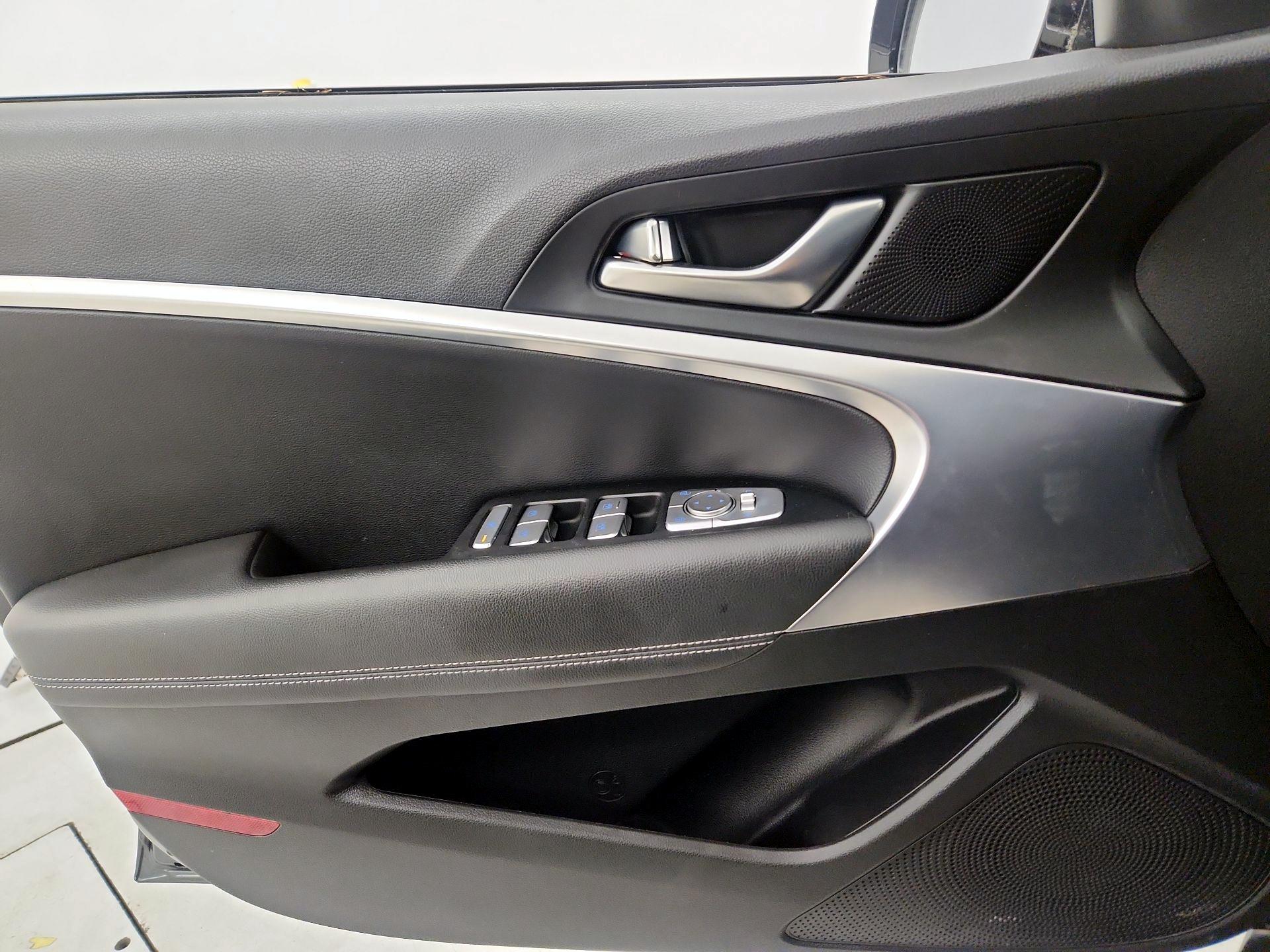 Thumbnail: 2021 Genesis G70 - 12