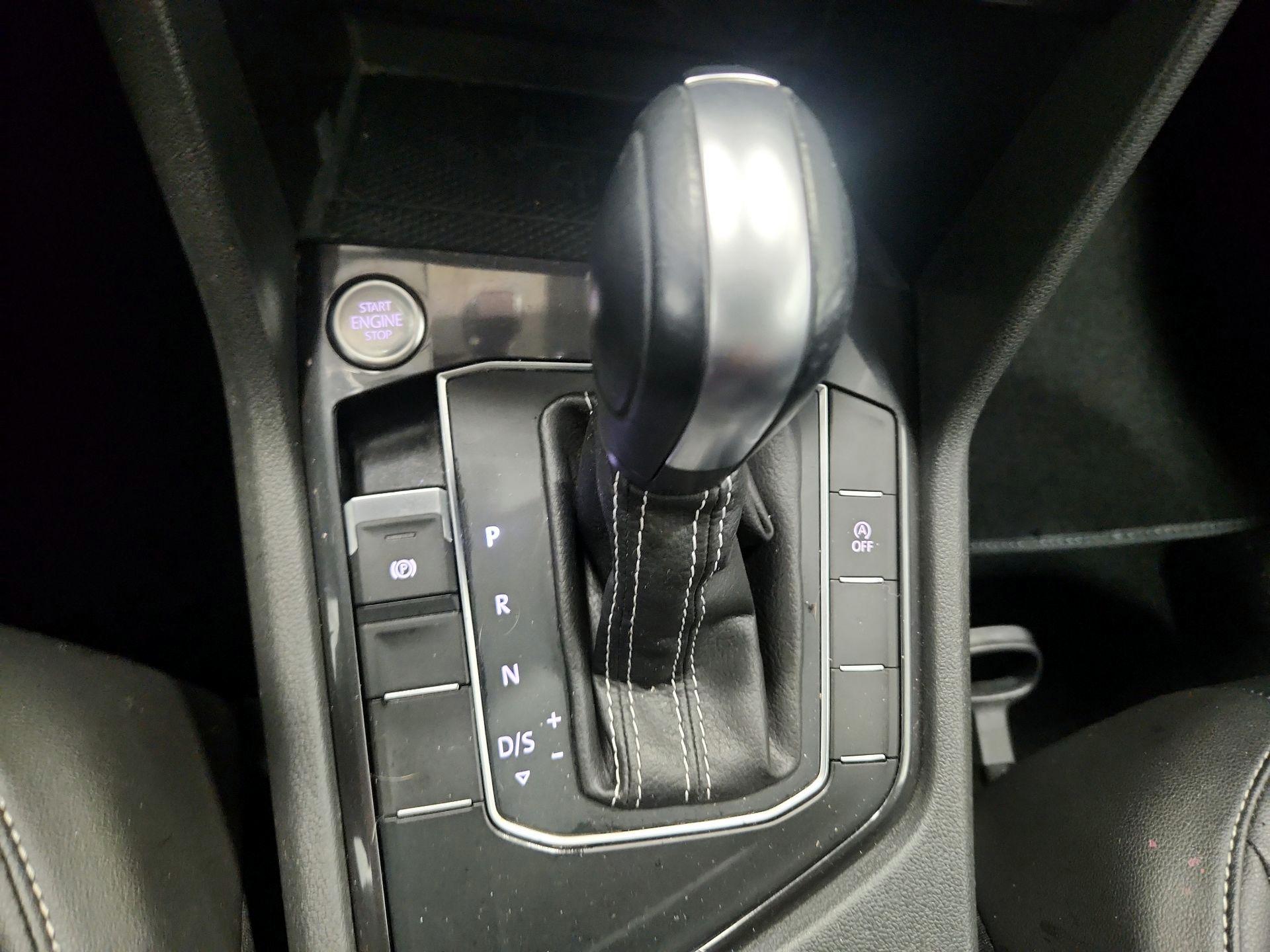 Thumbnail: 2021 Volkswagen Tiguan - 17
