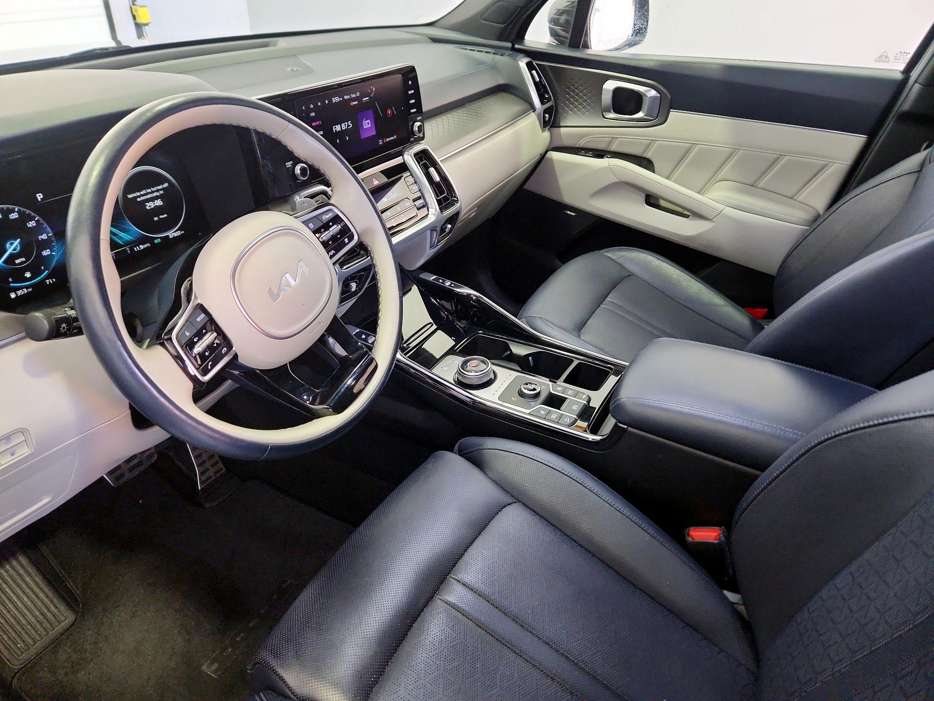 Thumbnail: 2023 Kia Sorento - 11