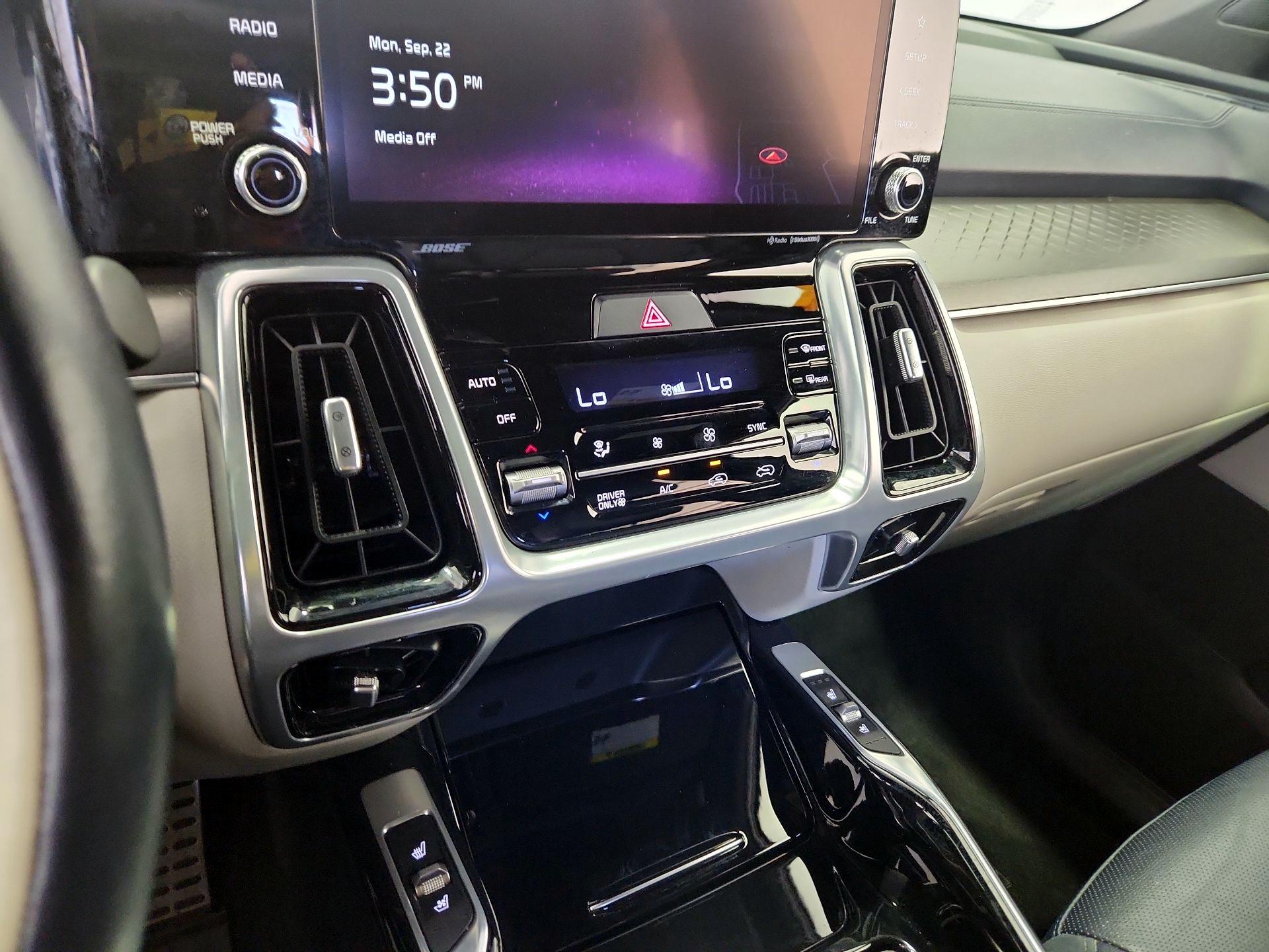 Thumbnail: 2023 Kia Sorento - 16