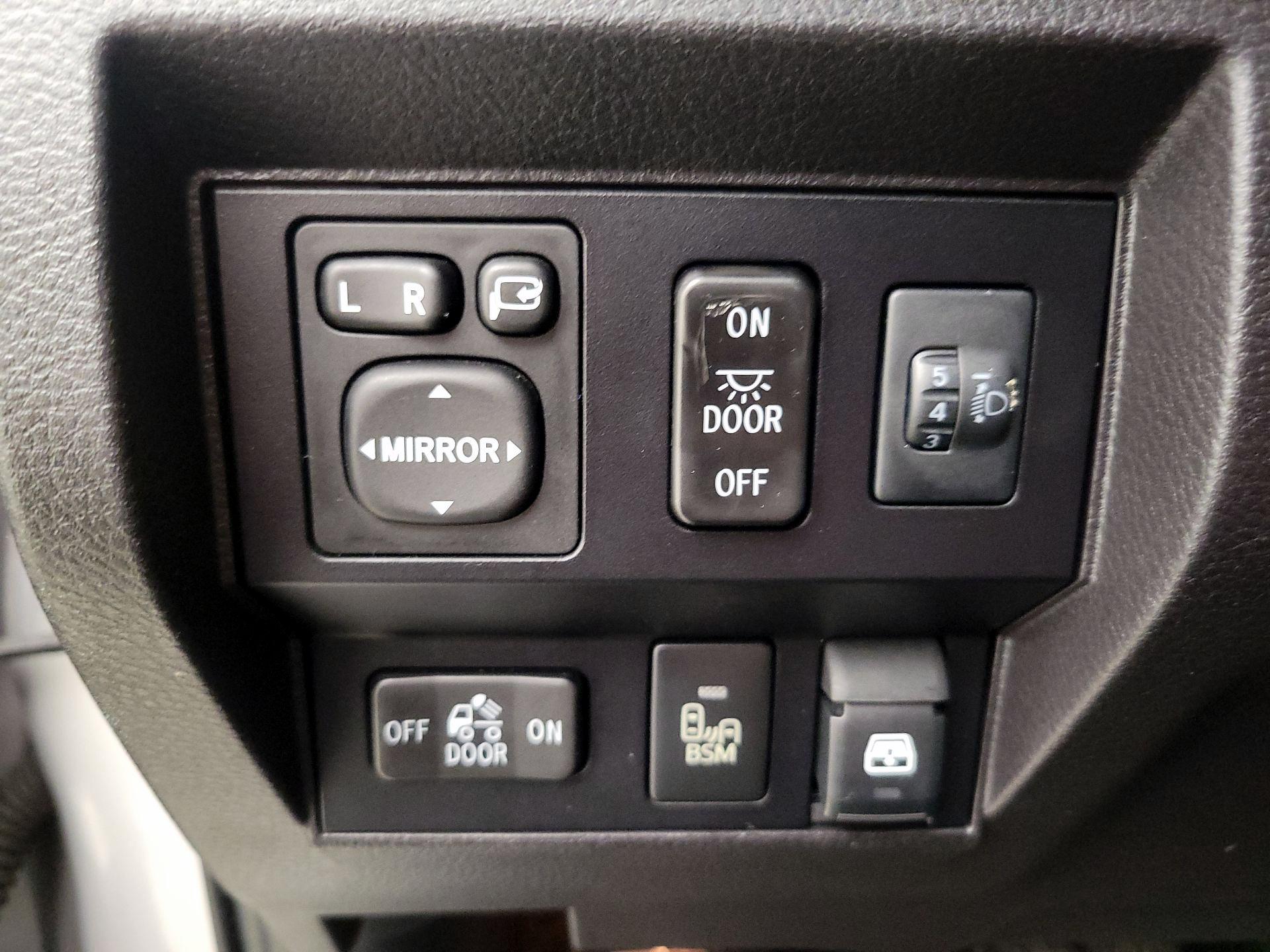 Thumbnail: 2016 Toyota Tundra - 13