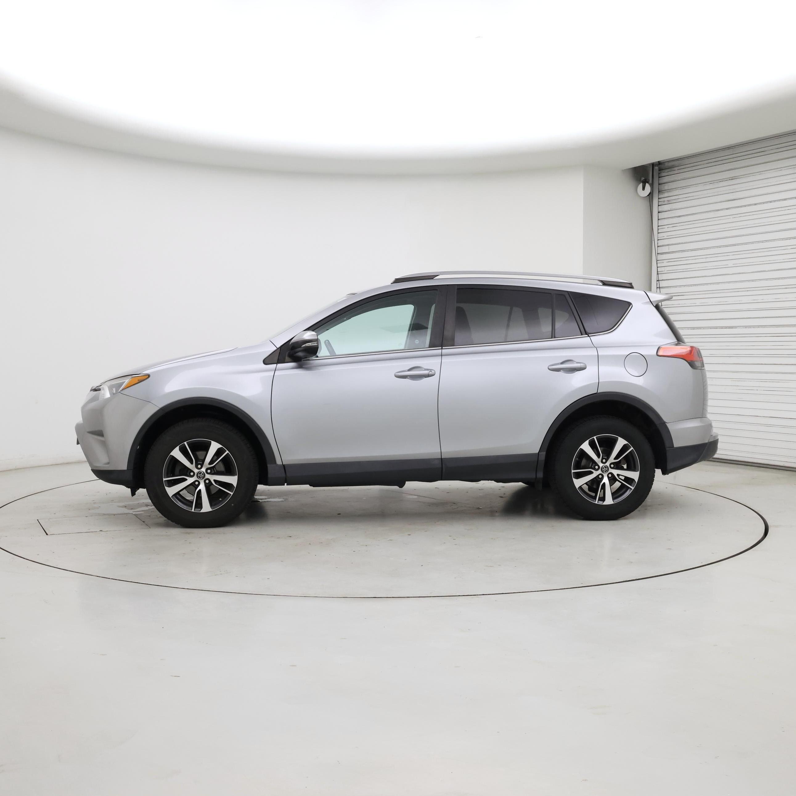 Thumbnail: 2017 Toyota RAV4 - 3