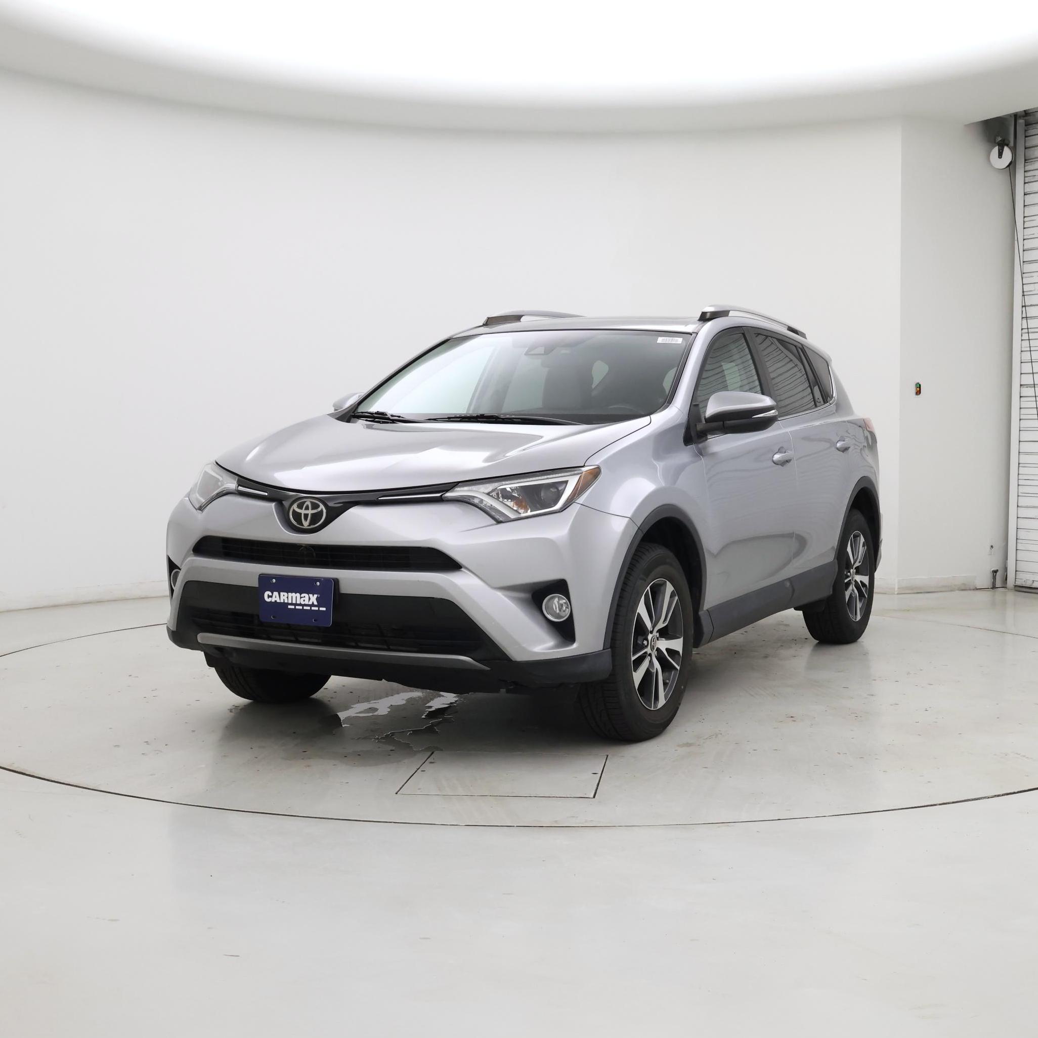 Thumbnail: 2017 Toyota RAV4 - 4