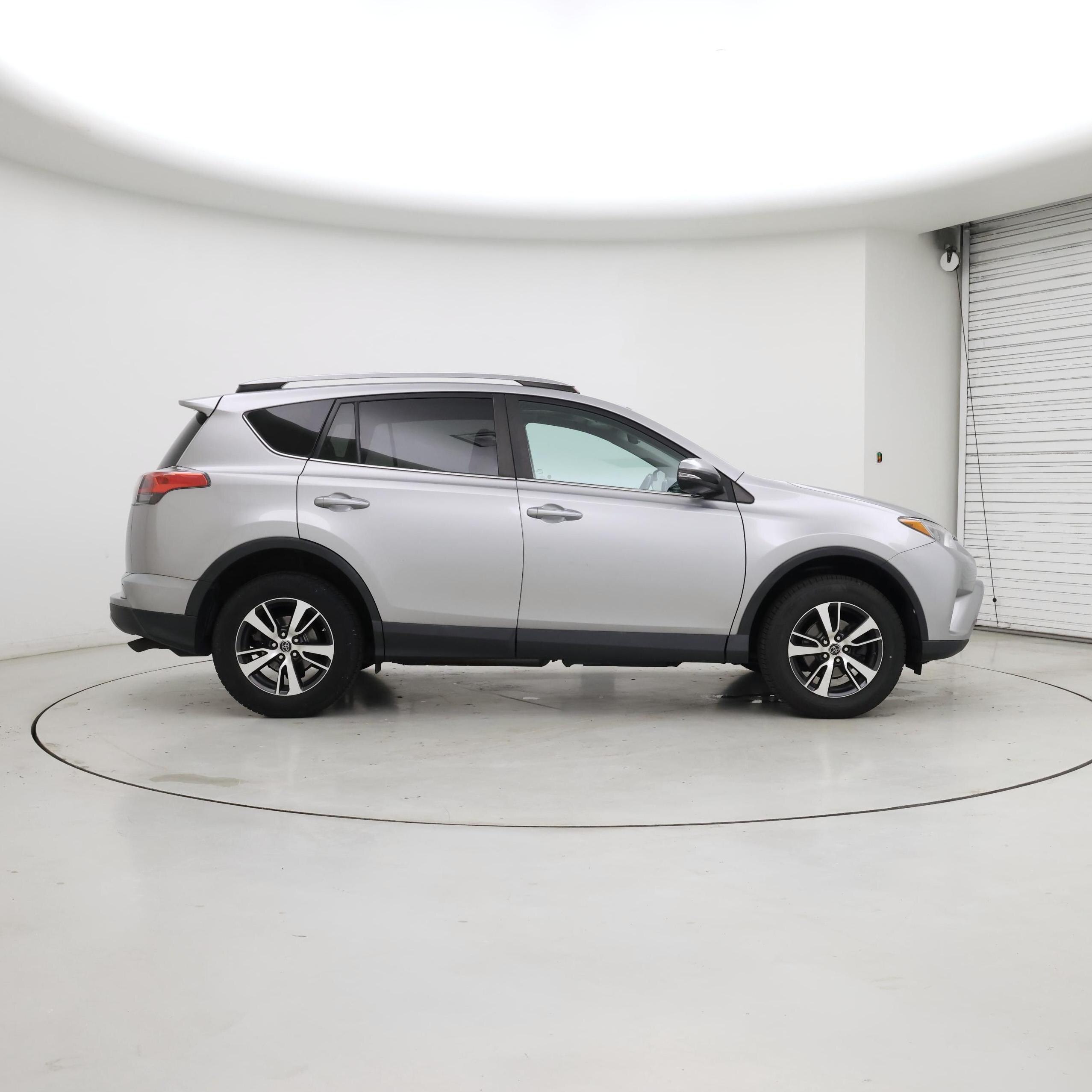 Thumbnail: 2017 Toyota RAV4 - 7