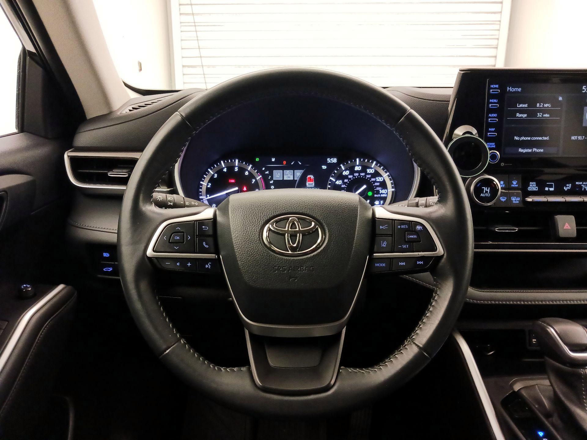 Thumbnail: 2022 Toyota Highlander - 10