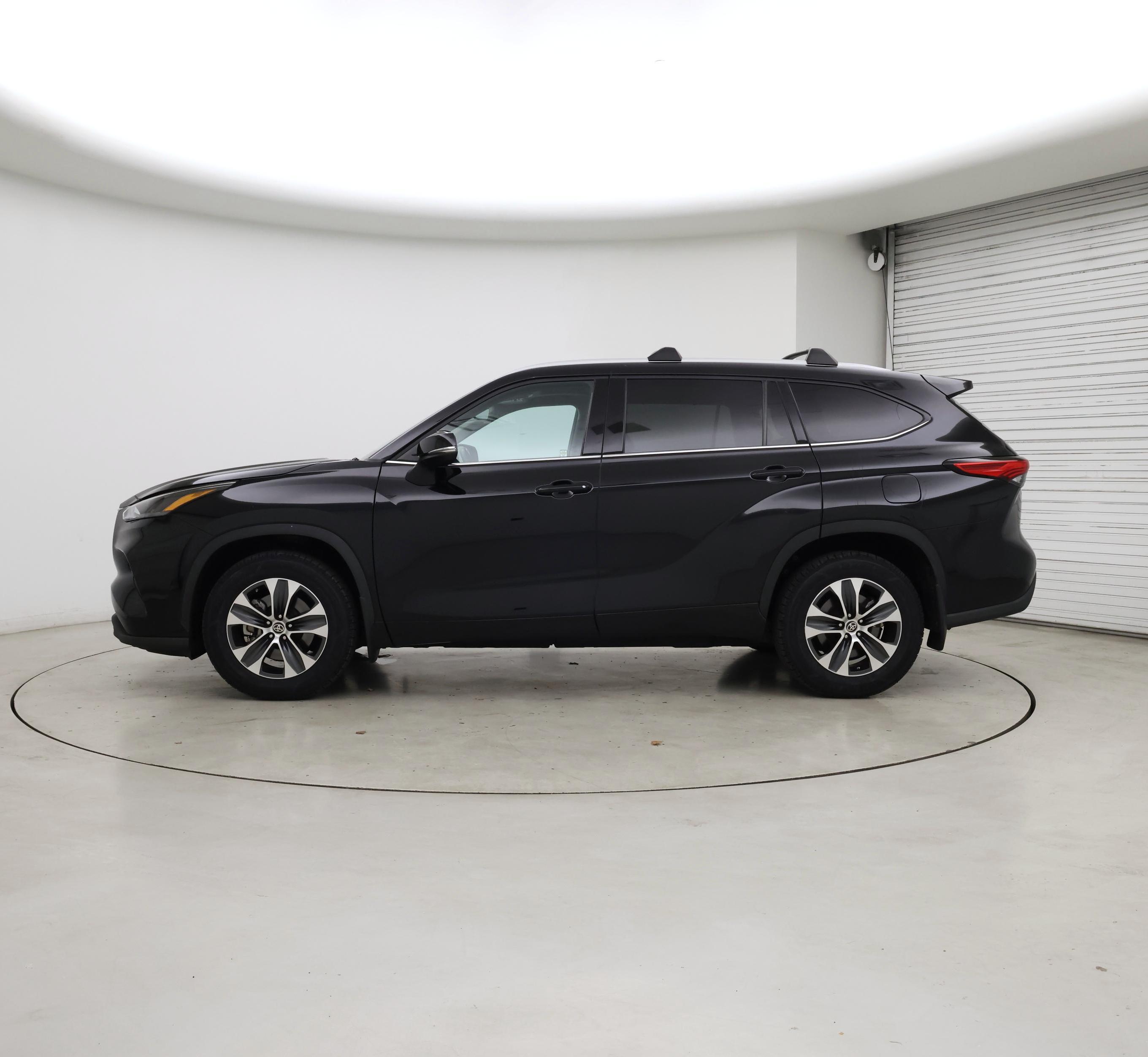 Thumbnail: 2022 Toyota Highlander - 3