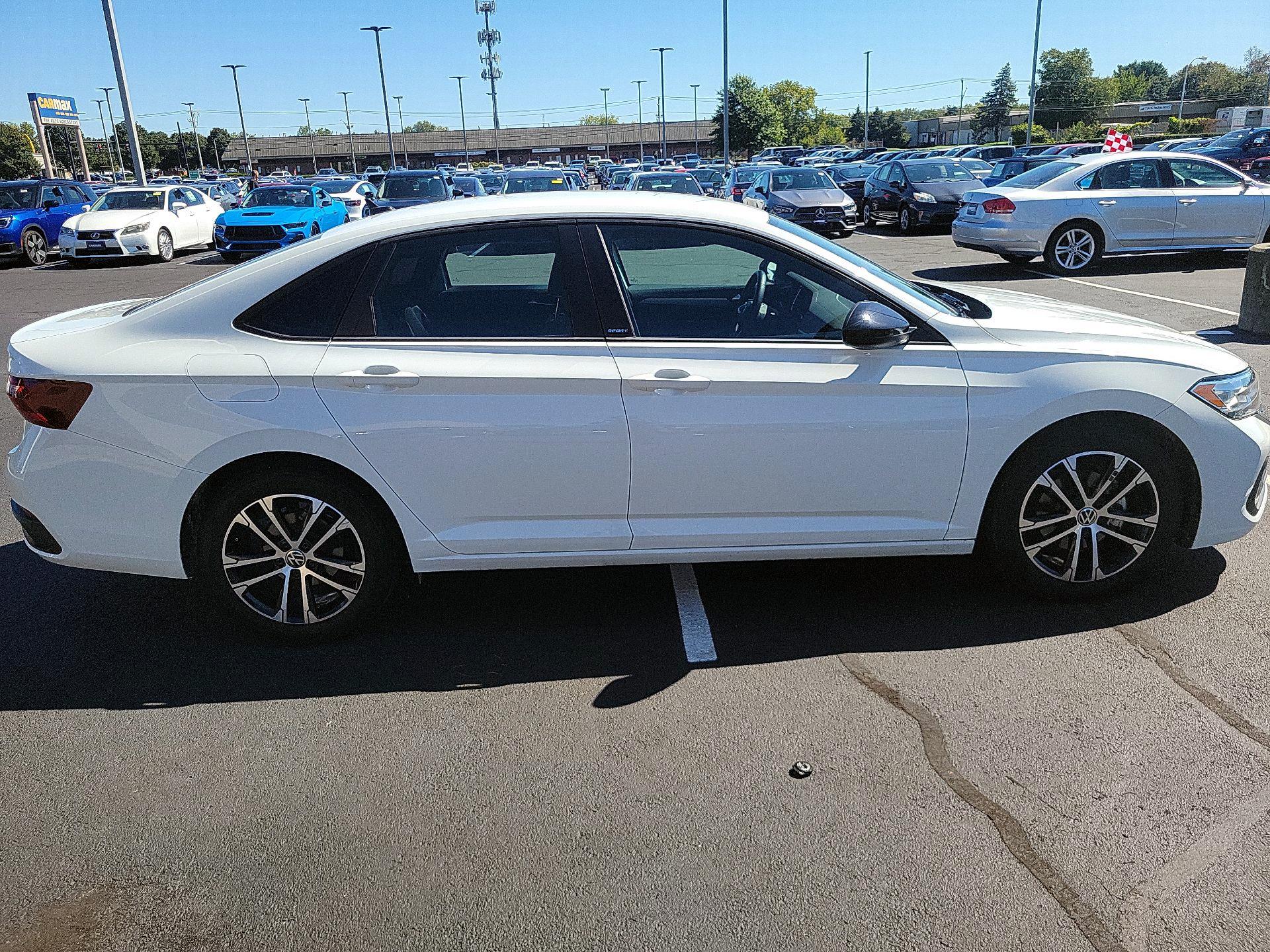 Thumbnail: 2024 Volkswagen Jetta - 4