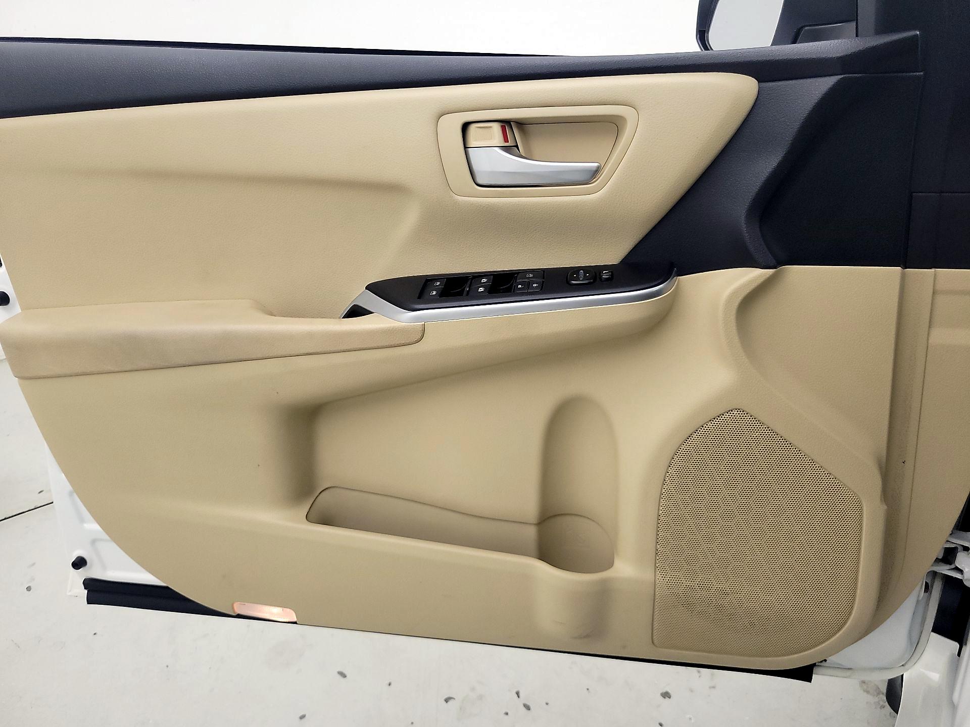 Thumbnail: 2015 Toyota Camry - 12