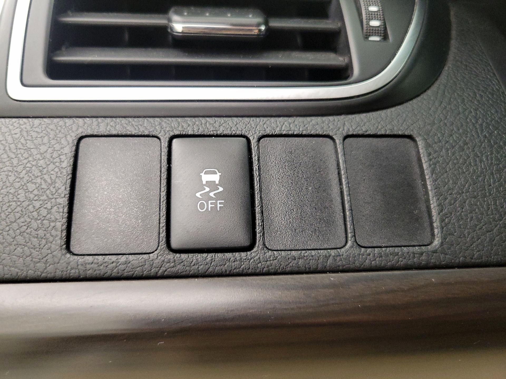 Thumbnail: 2015 Toyota Camry - 13