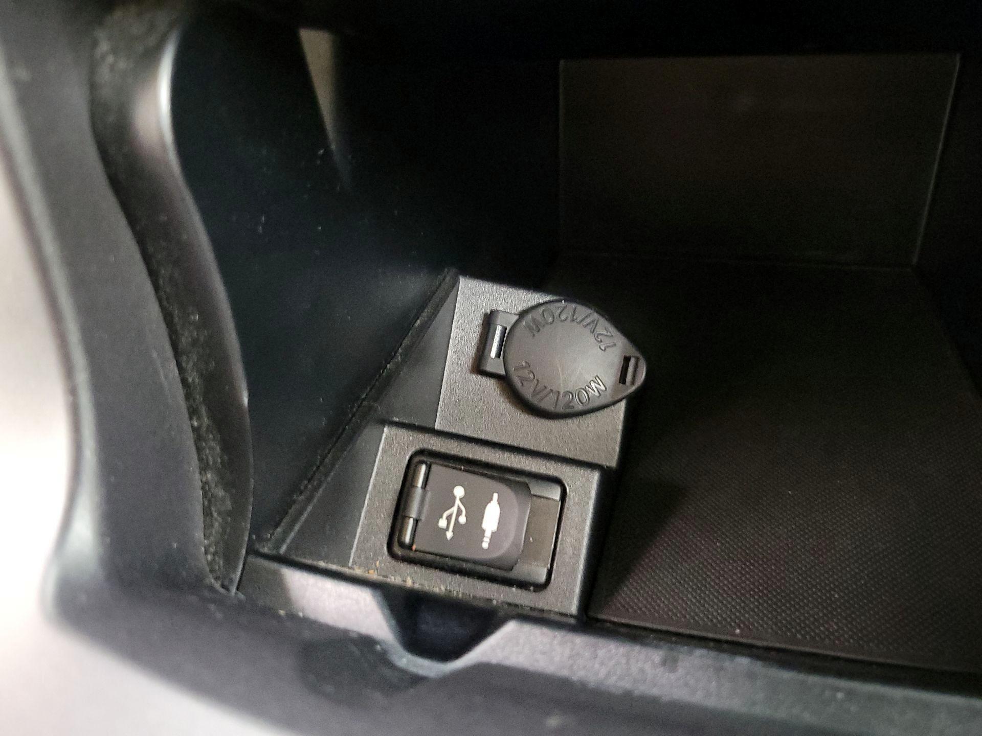 Thumbnail: 2015 Toyota Camry - 18