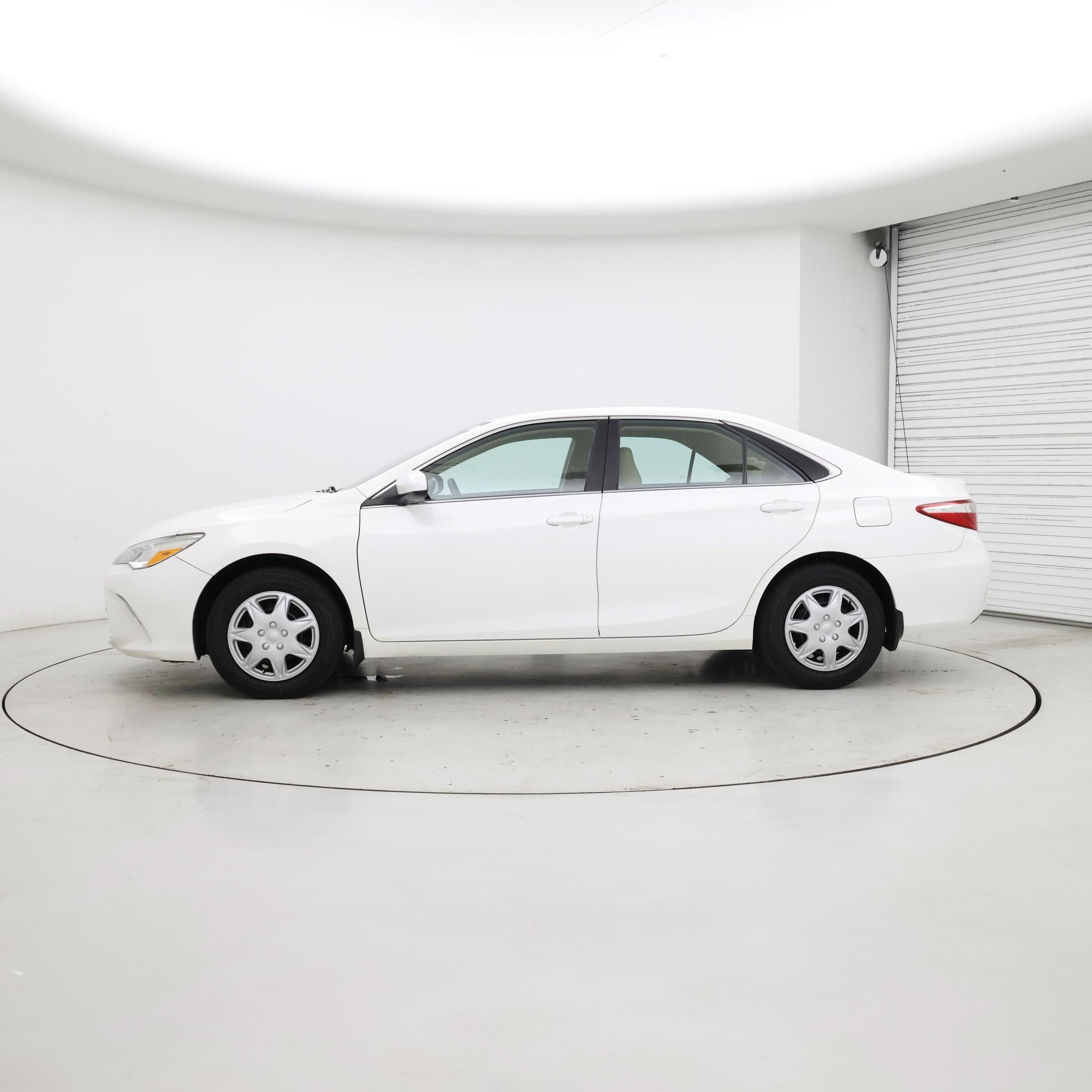 Thumbnail: 2015 Toyota Camry - 3
