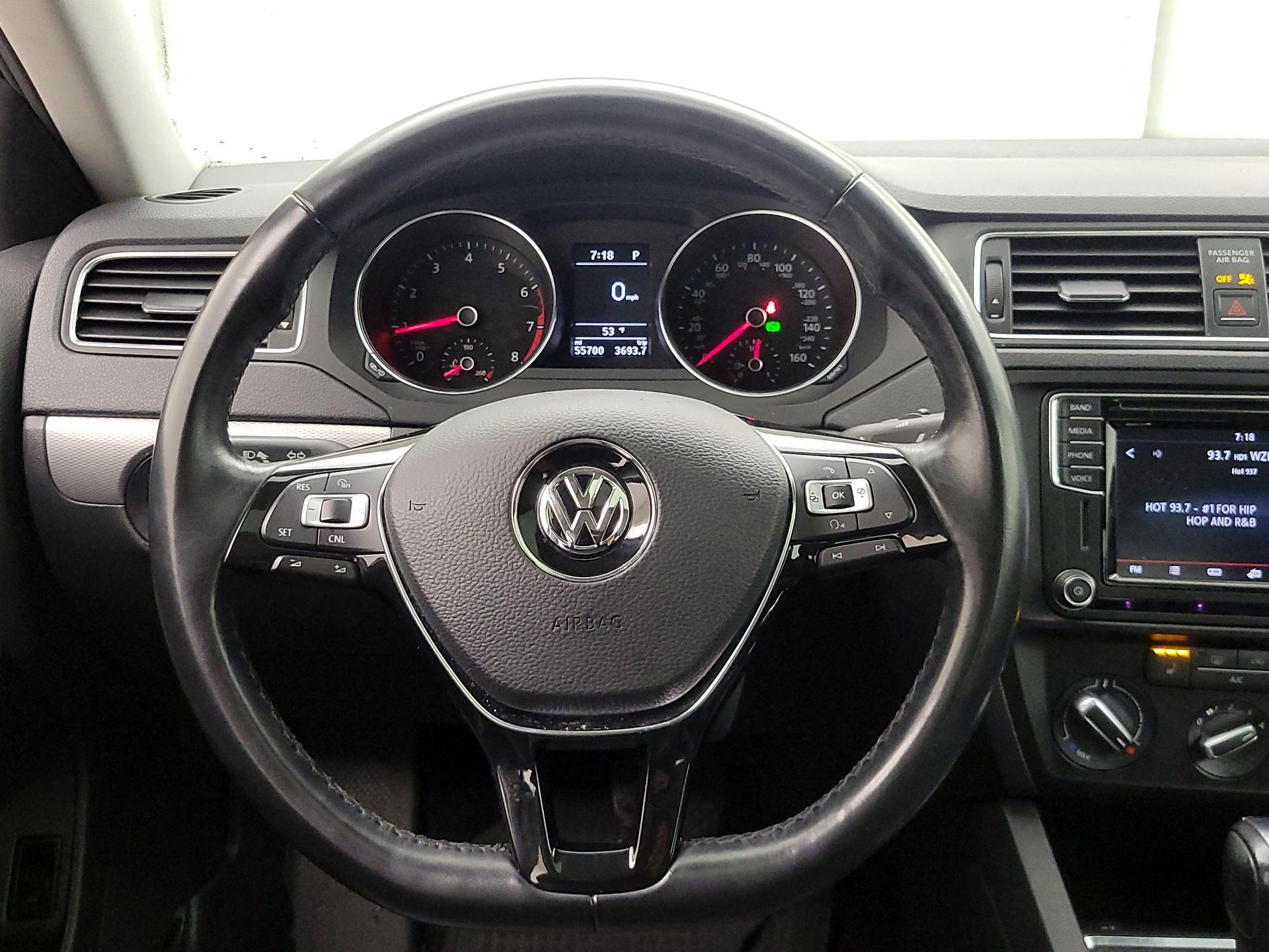 Thumbnail: 2017 Volkswagen Jetta - 10