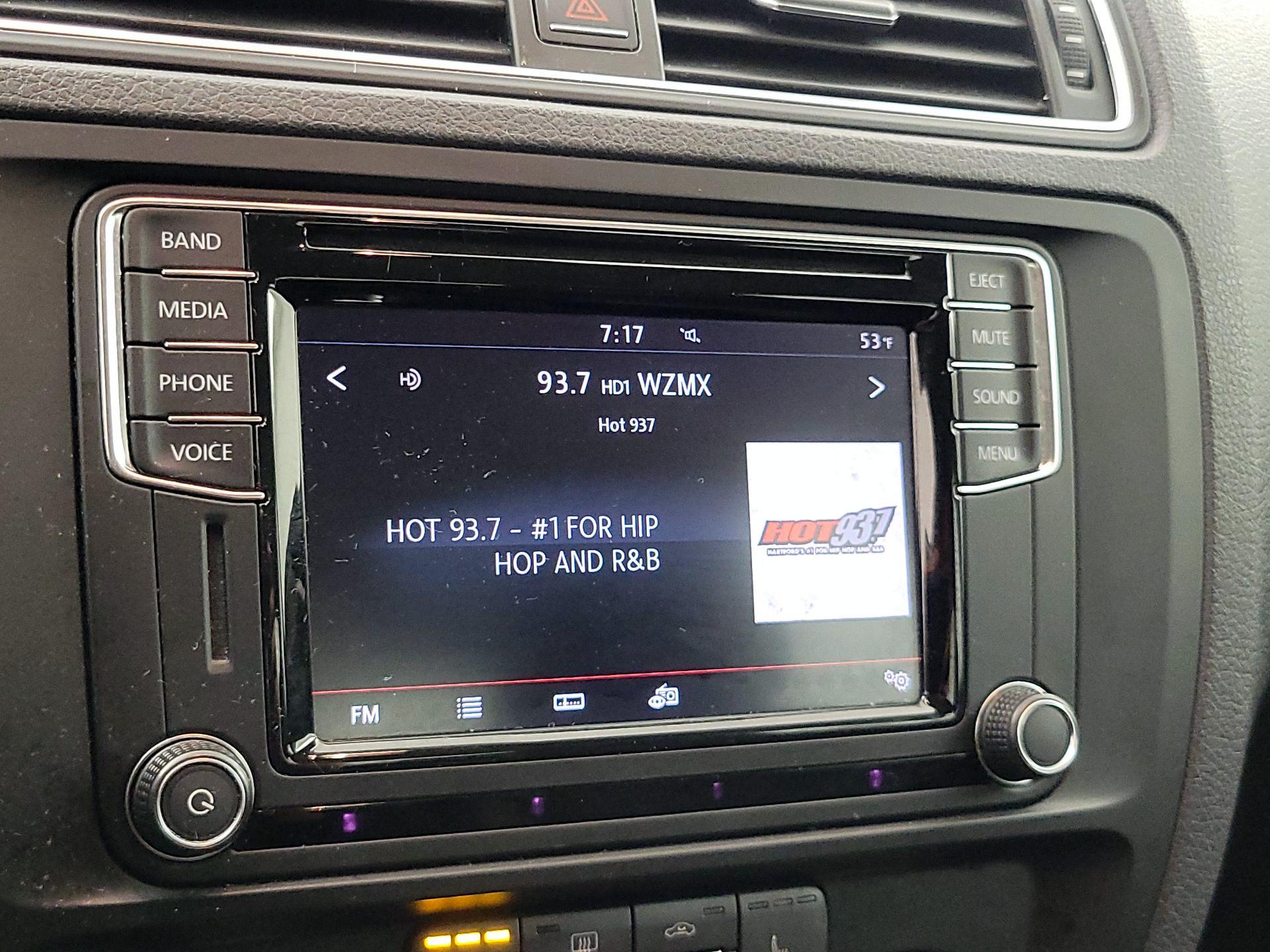 Thumbnail: 2017 Volkswagen Jetta - 15