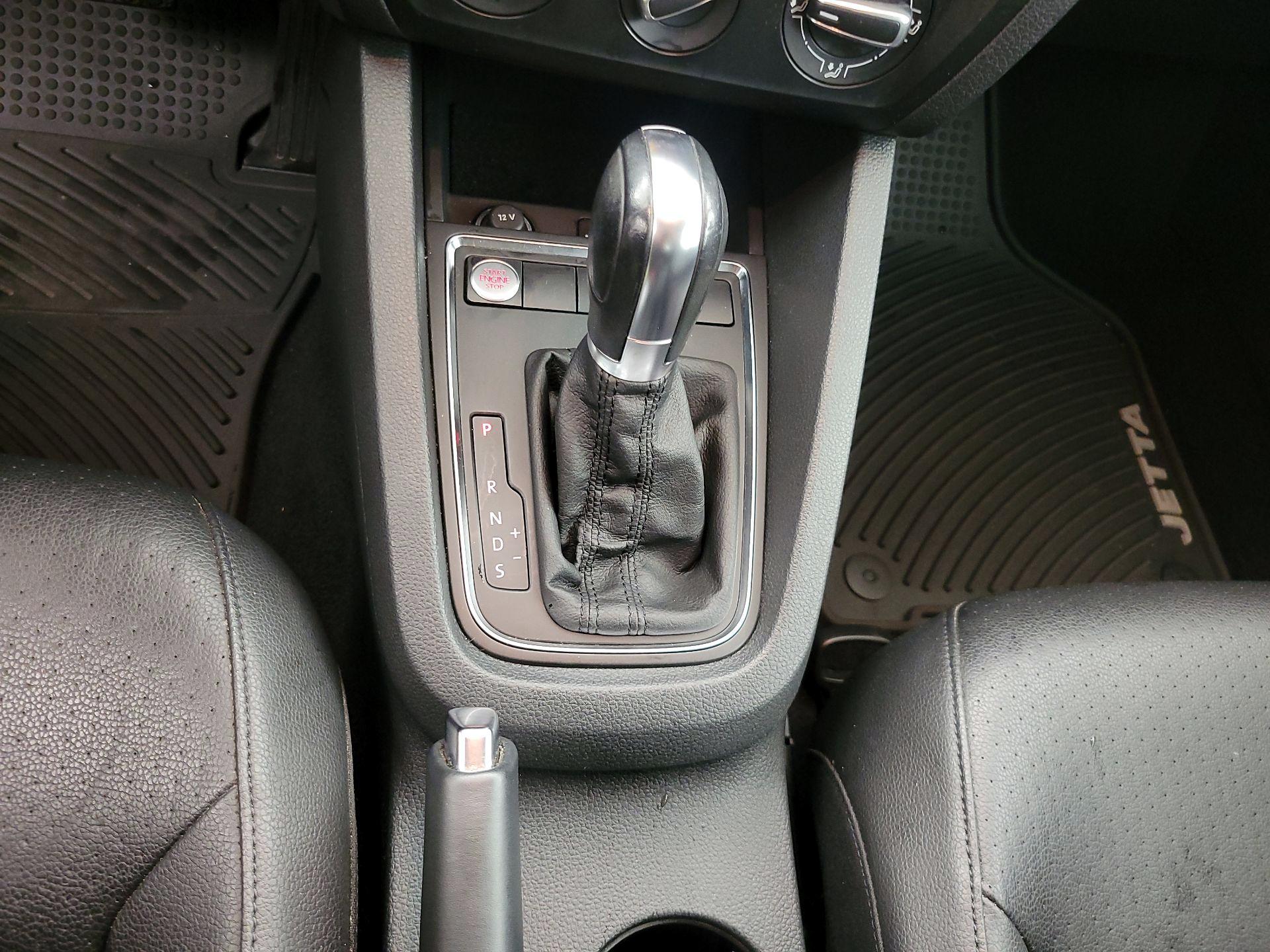 Thumbnail: 2017 Volkswagen Jetta - 17