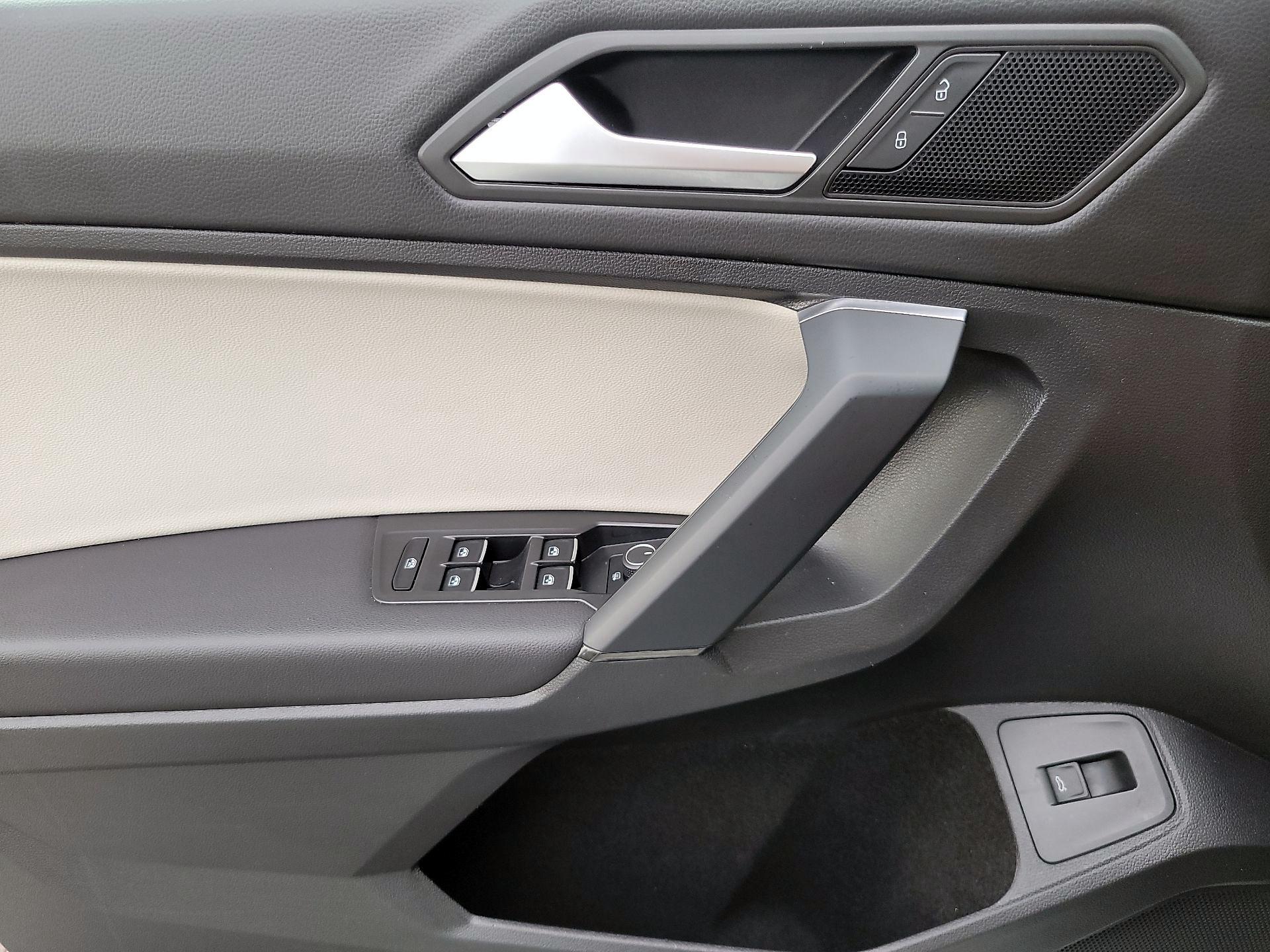 Thumbnail: 2019 Volkswagen Tiguan - 10
