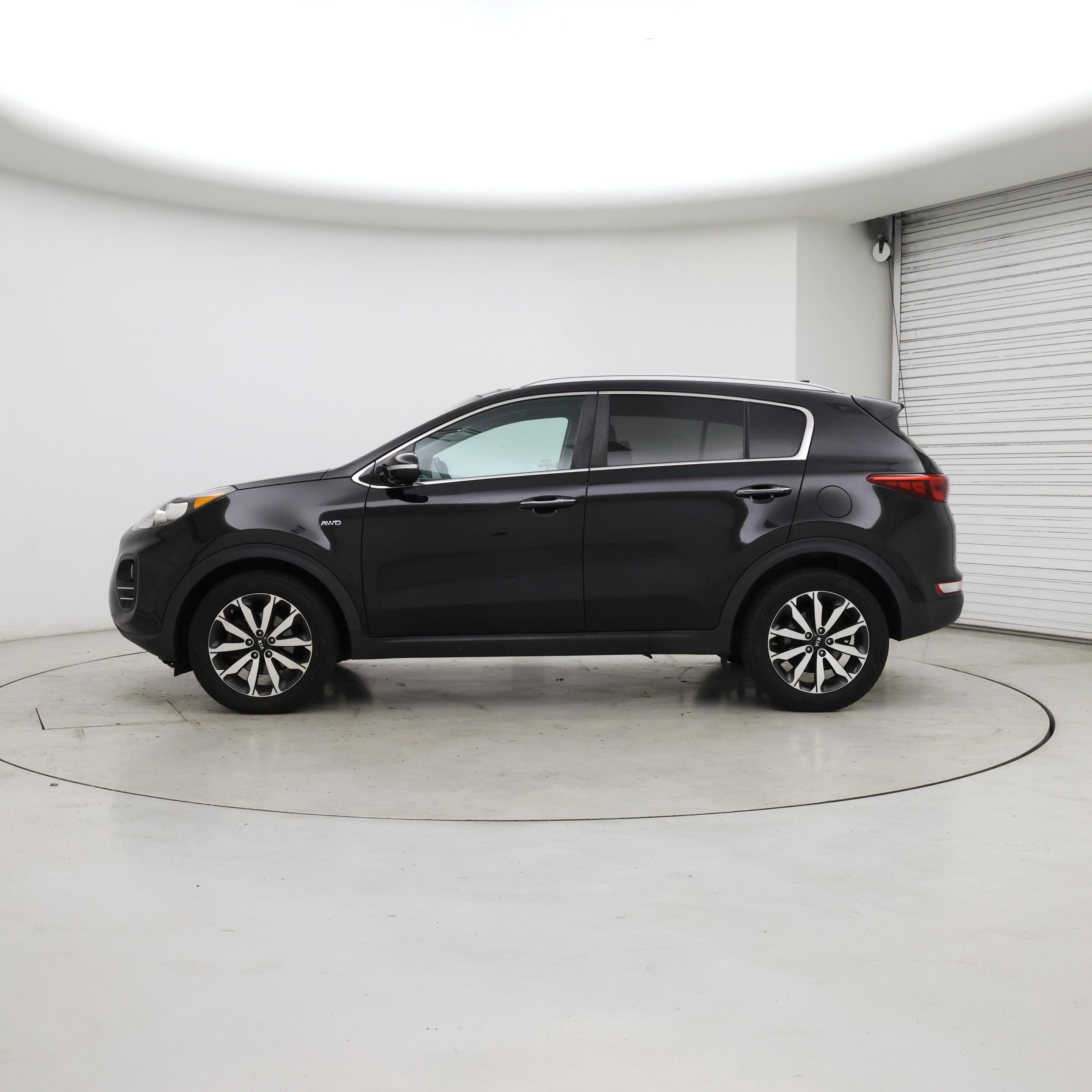 Thumbnail: 2017 Kia Sportage - 3