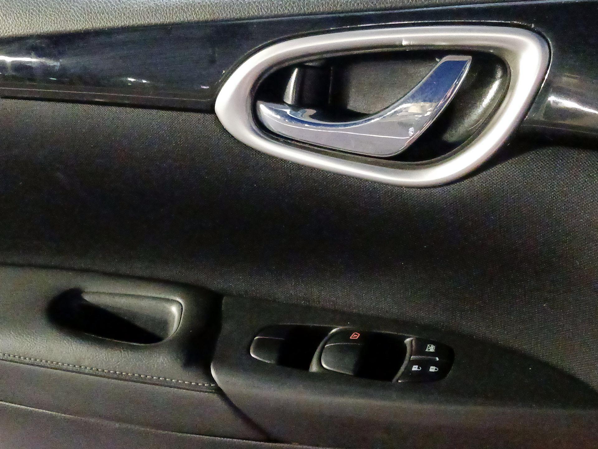 Thumbnail: 2016 Nissan Sentra - 10