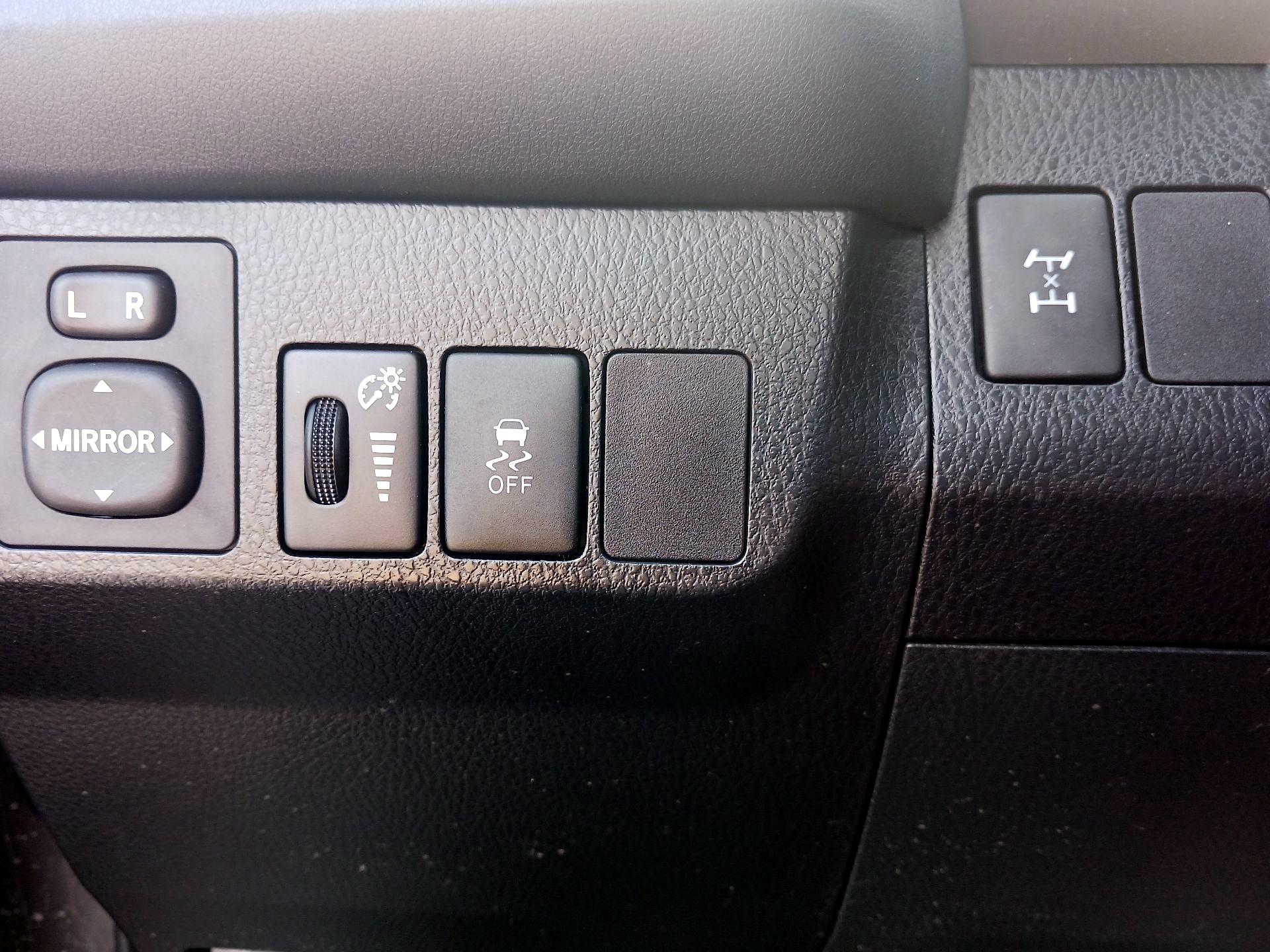 Thumbnail: 2014 Toyota RAV4 - 11
