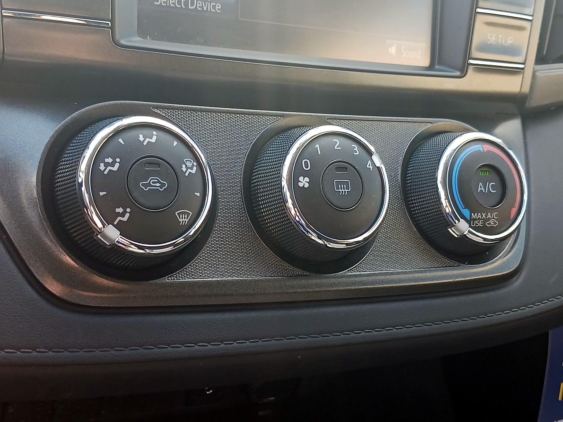 Thumbnail: 2014 Toyota RAV4 - 14