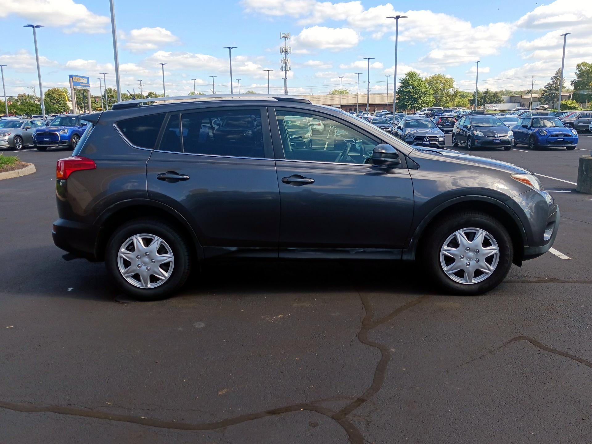 Thumbnail: 2014 Toyota RAV4 - 4