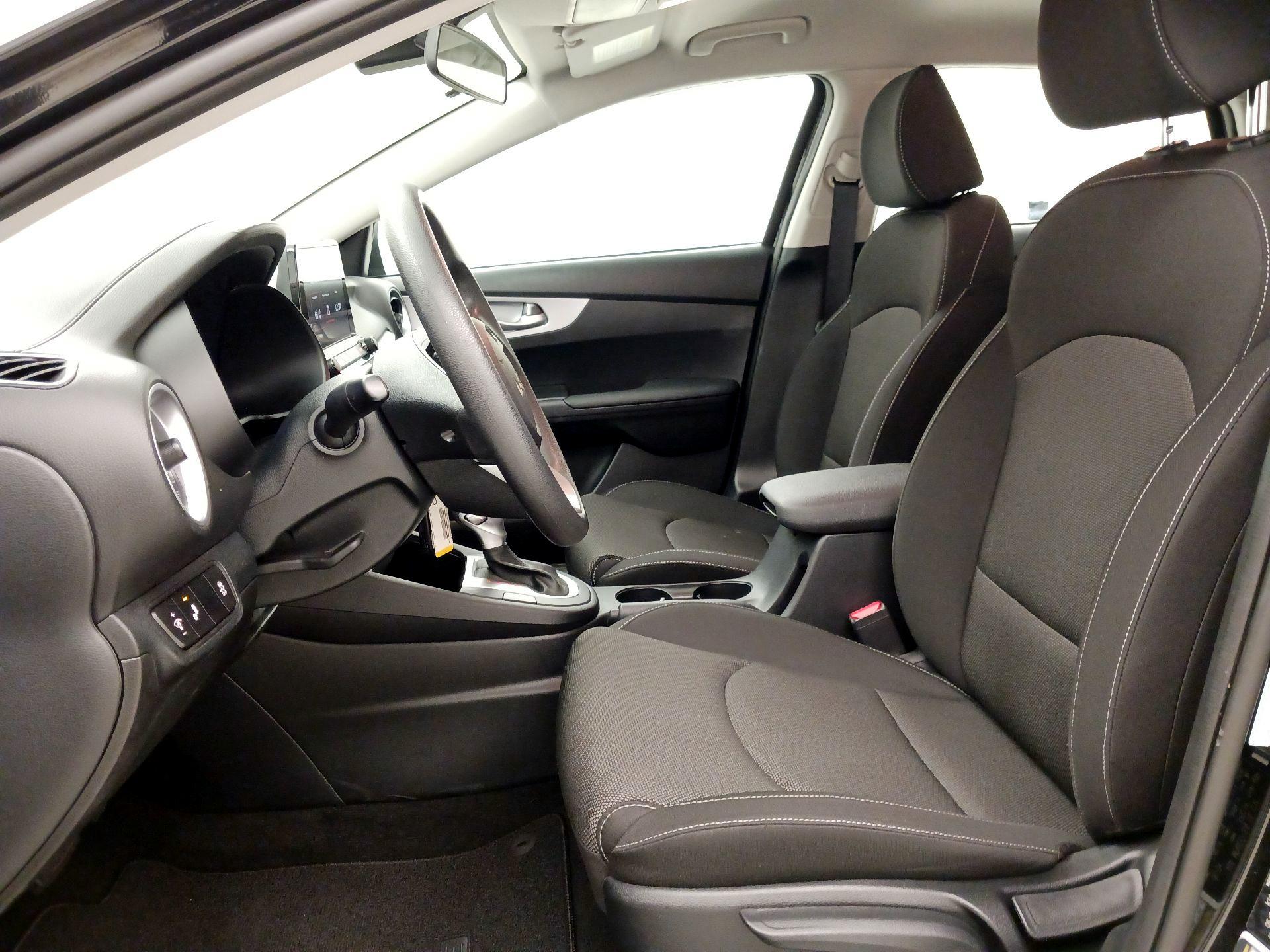 Thumbnail: 2024 Kia Forte - 11