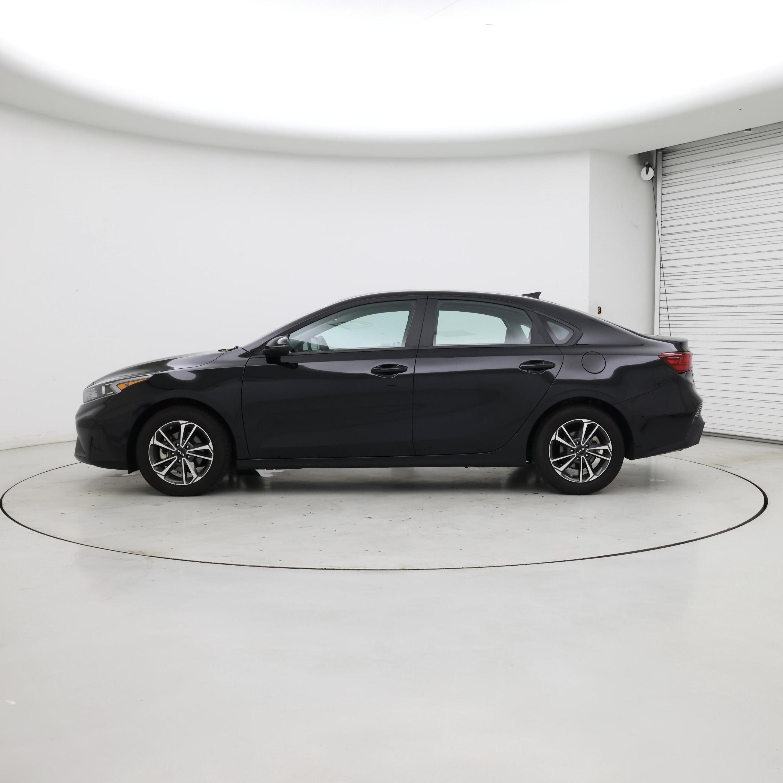 Thumbnail: 2024 Kia Forte - 3