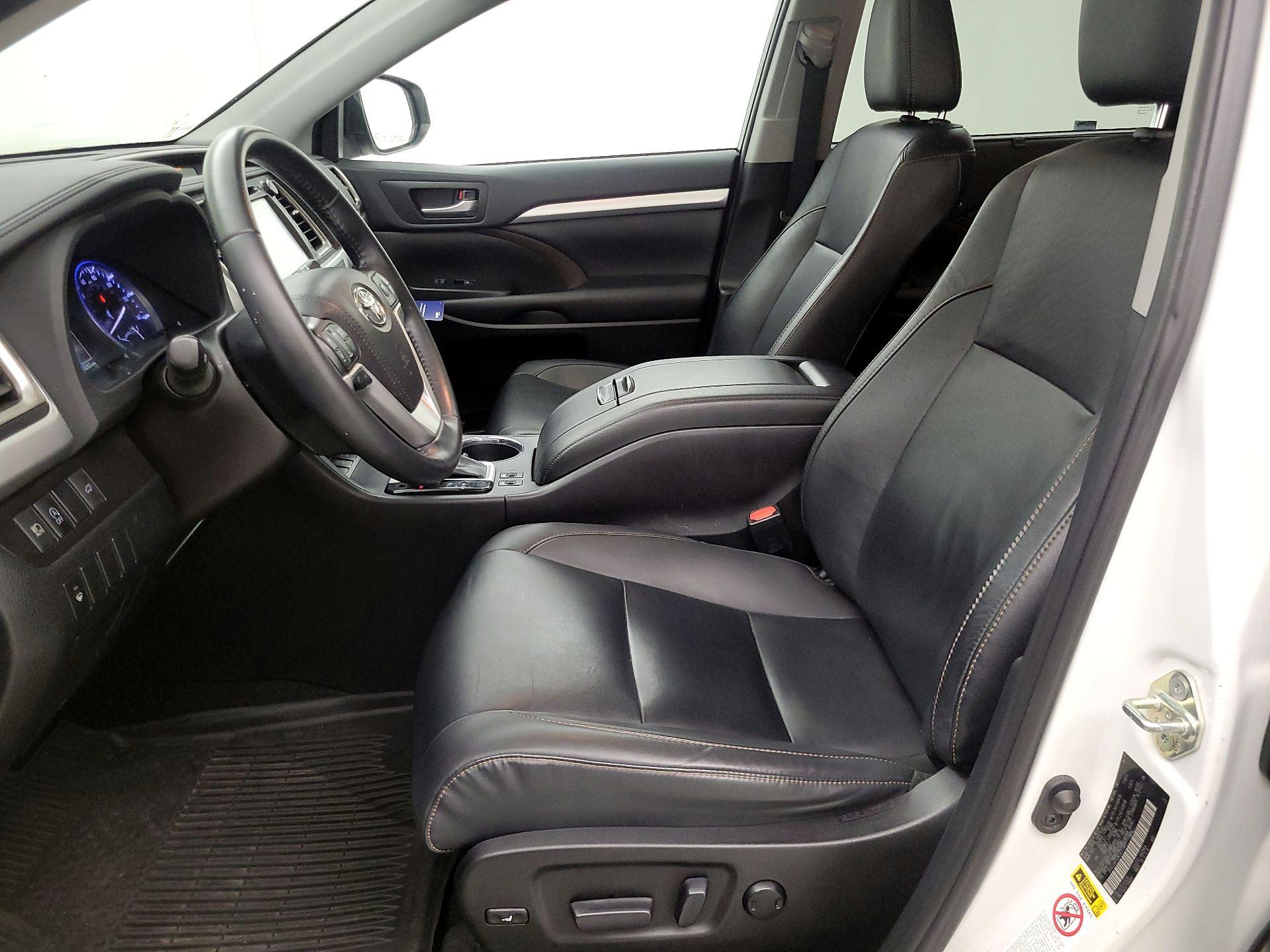Thumbnail: 2019 Toyota Highlander - 11