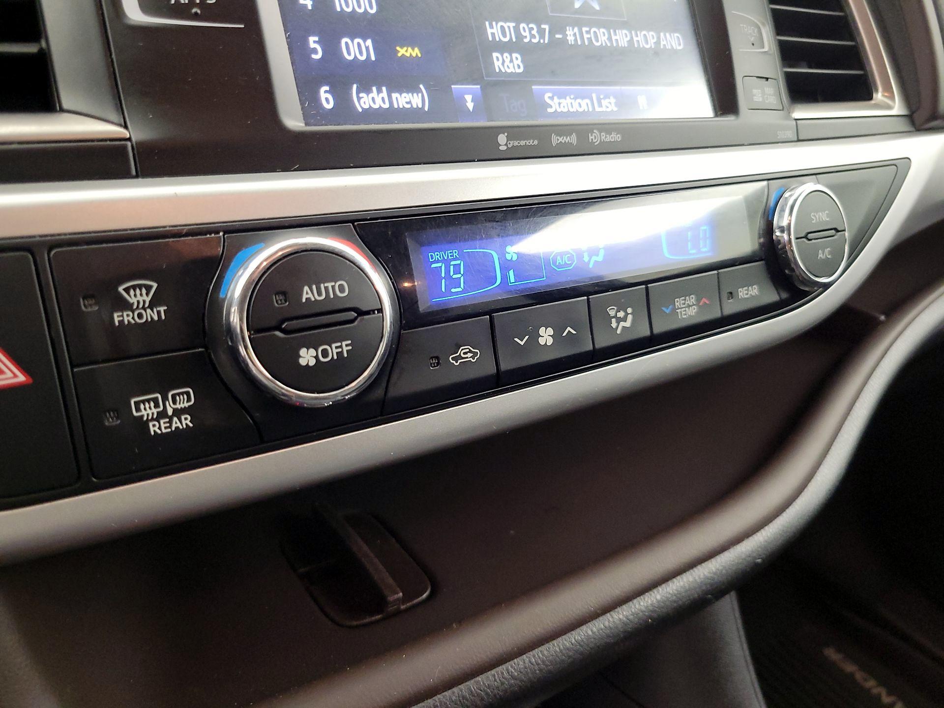 Thumbnail: 2019 Toyota Highlander - 16