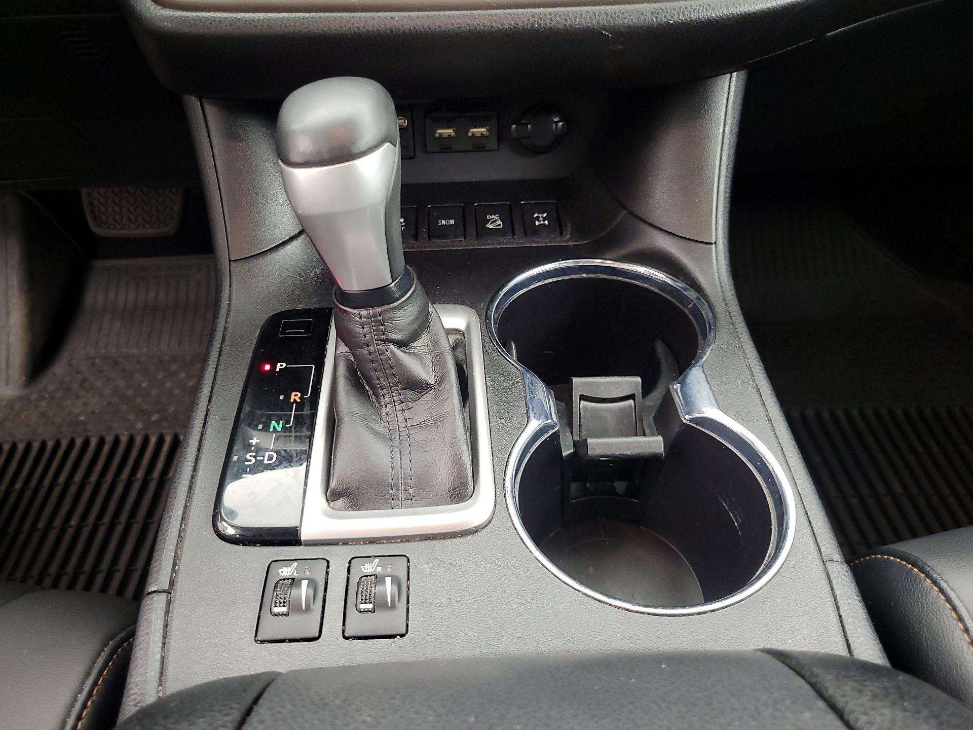 Thumbnail: 2019 Toyota Highlander - 17