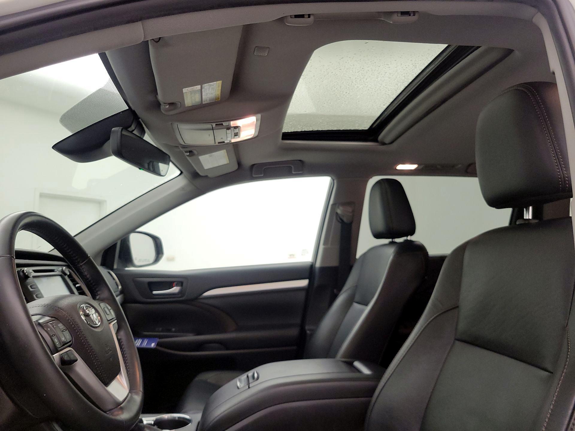 Thumbnail: 2019 Toyota Highlander - 19