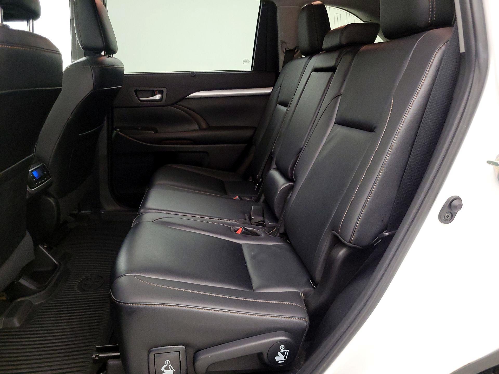 Thumbnail: 2019 Toyota Highlander - 20