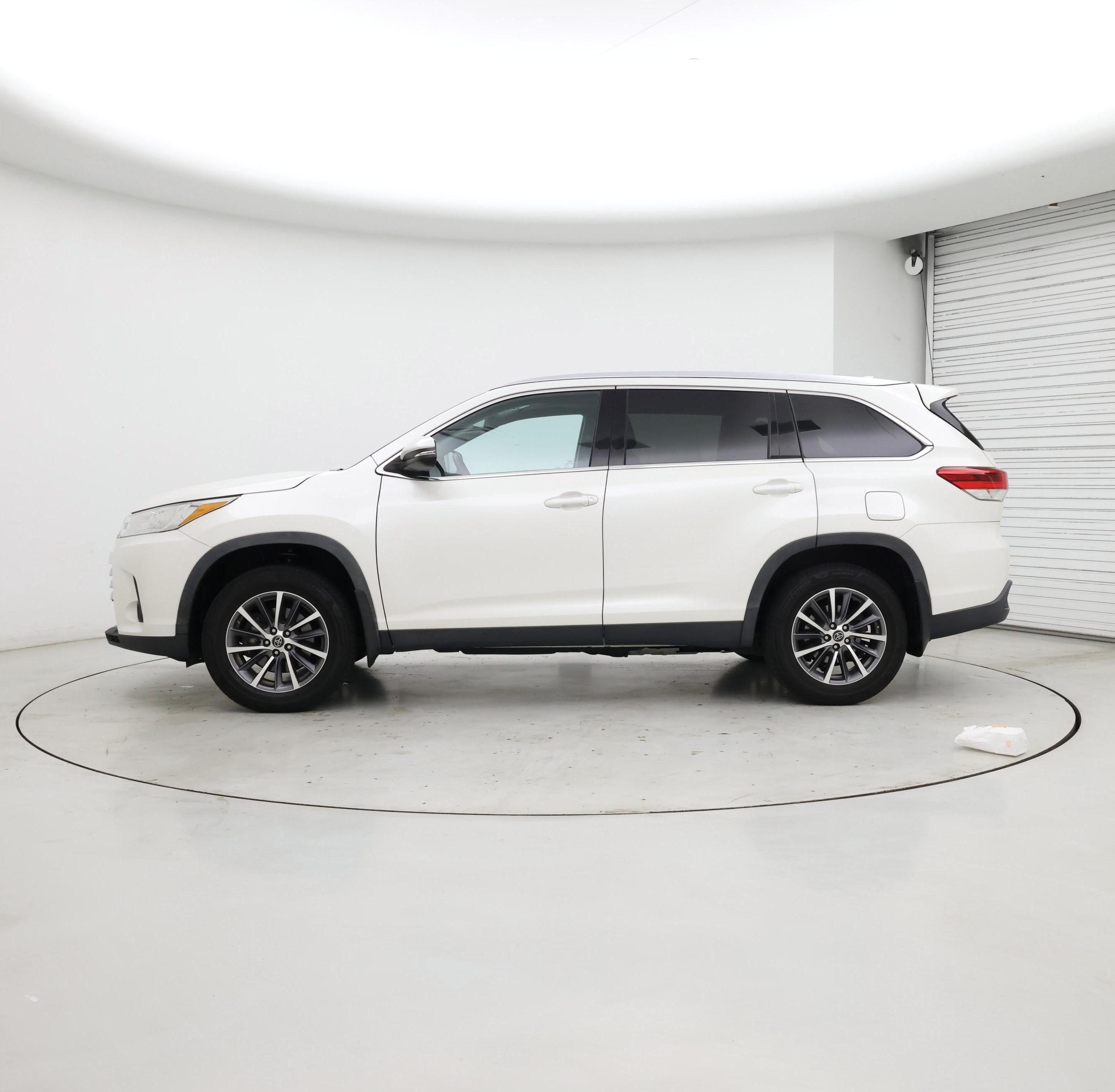 Thumbnail: 2019 Toyota Highlander - 3