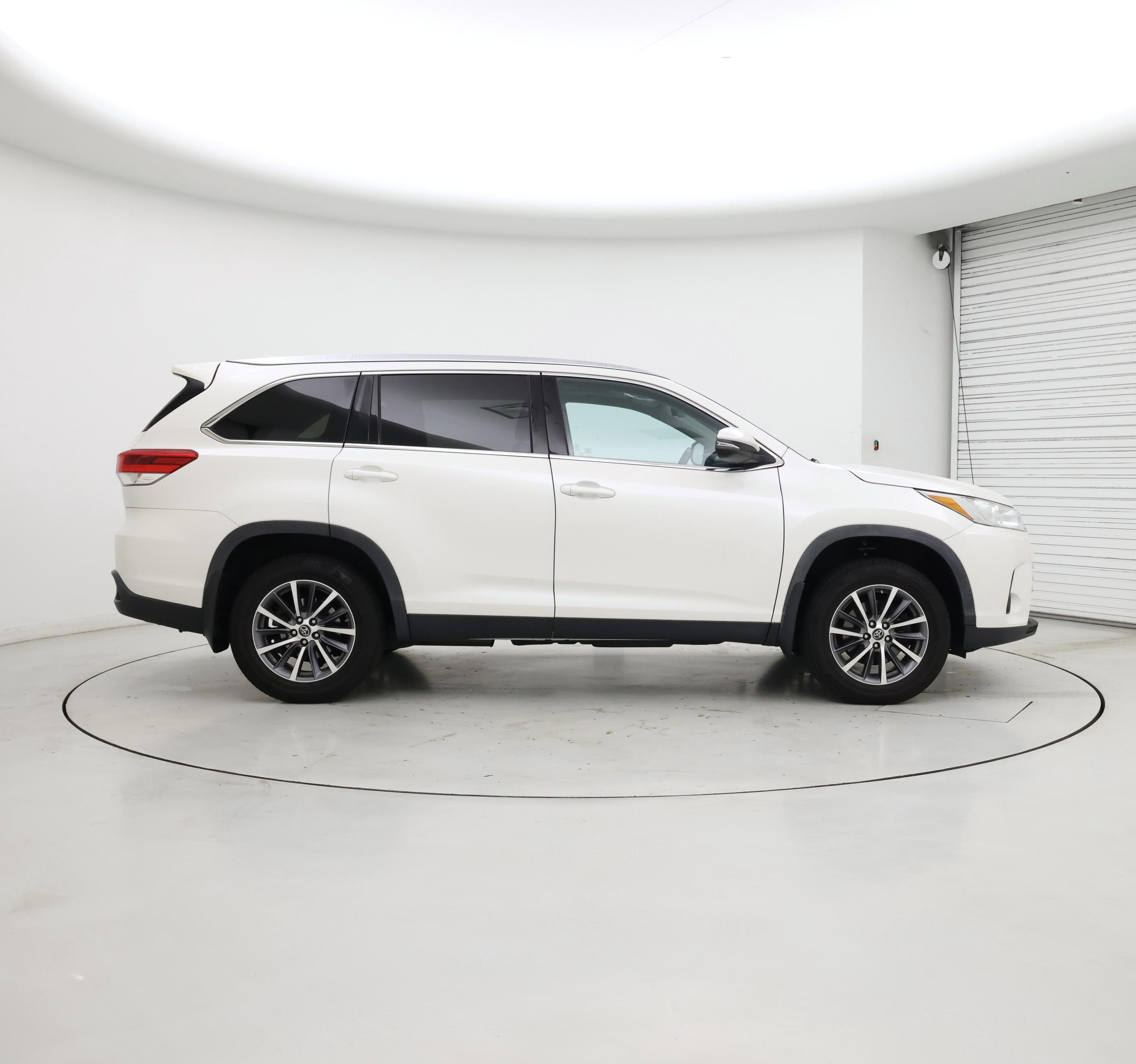 Thumbnail: 2019 Toyota Highlander - 7