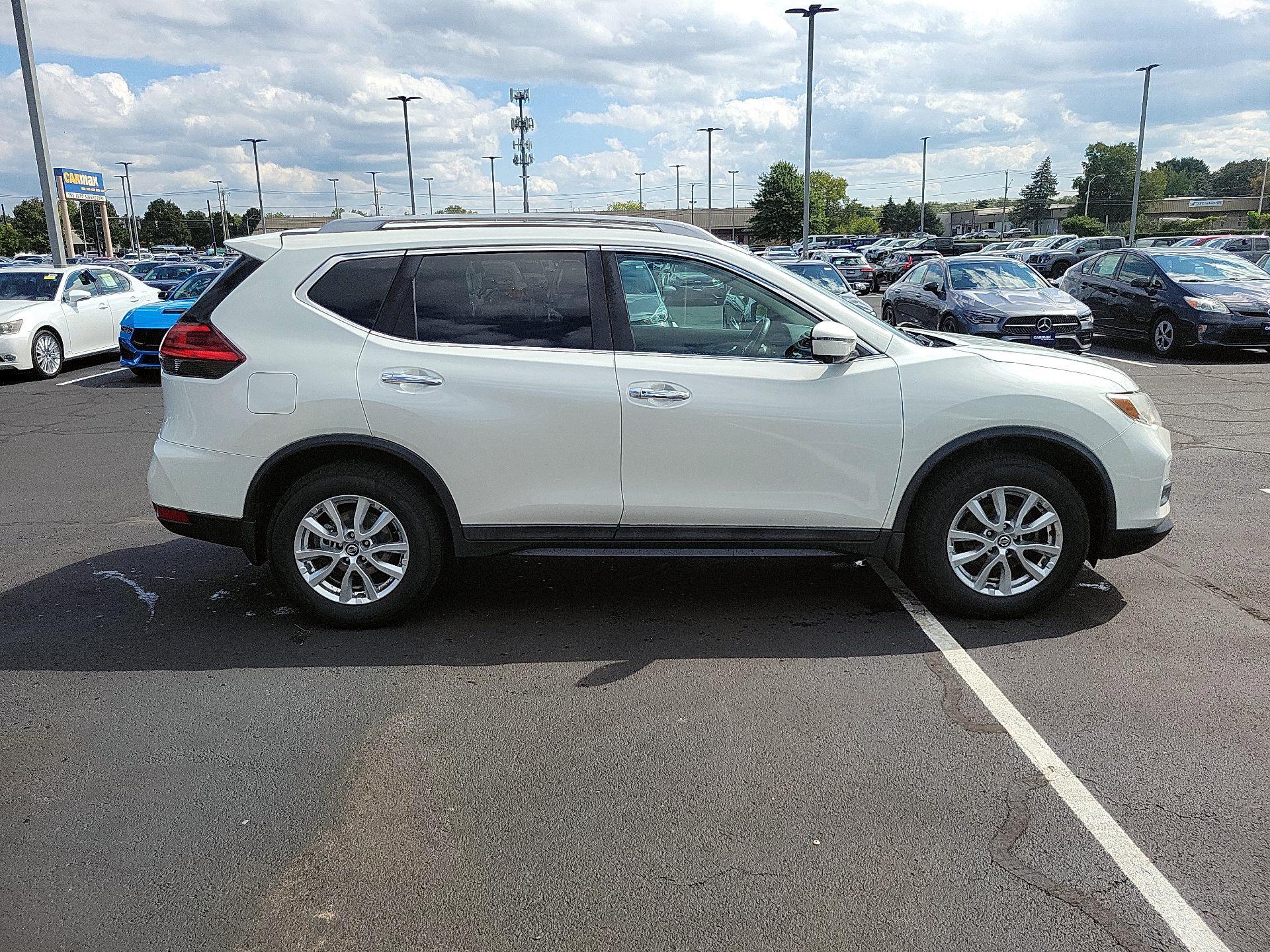 Thumbnail: 2017 Nissan Rogue - 4