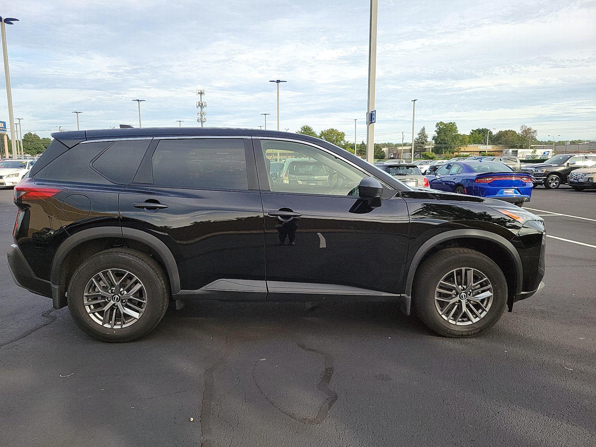 Thumbnail: 2023 Nissan Rogue - 4