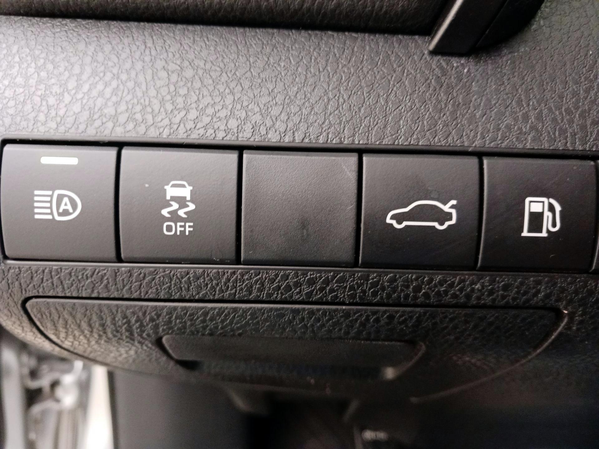 Thumbnail: 2018 Toyota Camry - 13