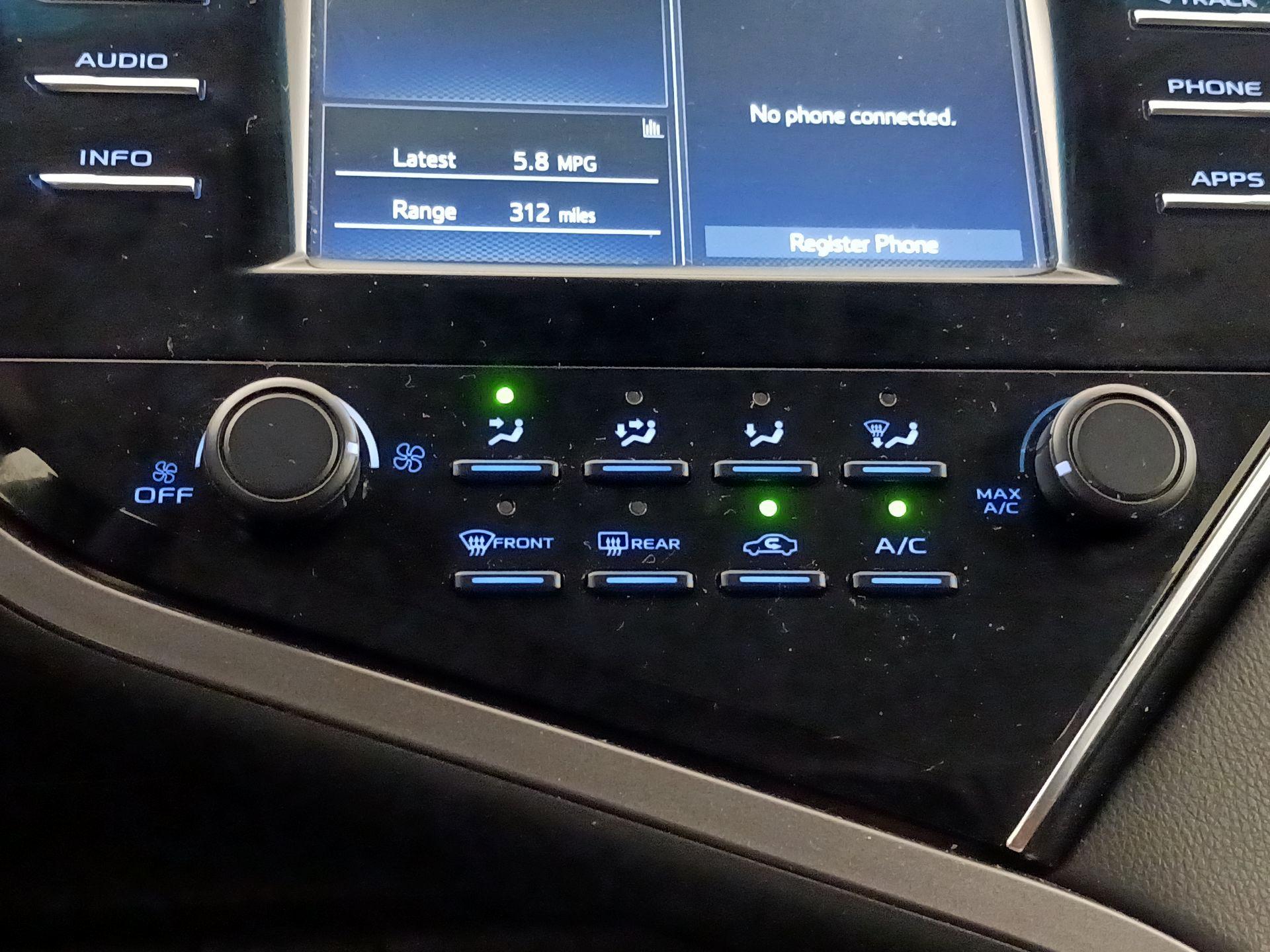 Thumbnail: 2018 Toyota Camry - 16