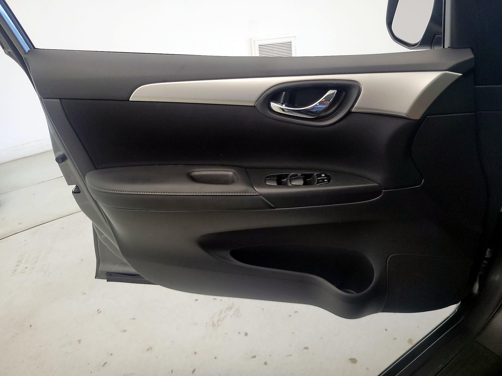 Thumbnail: 2019 Nissan Sentra - 12