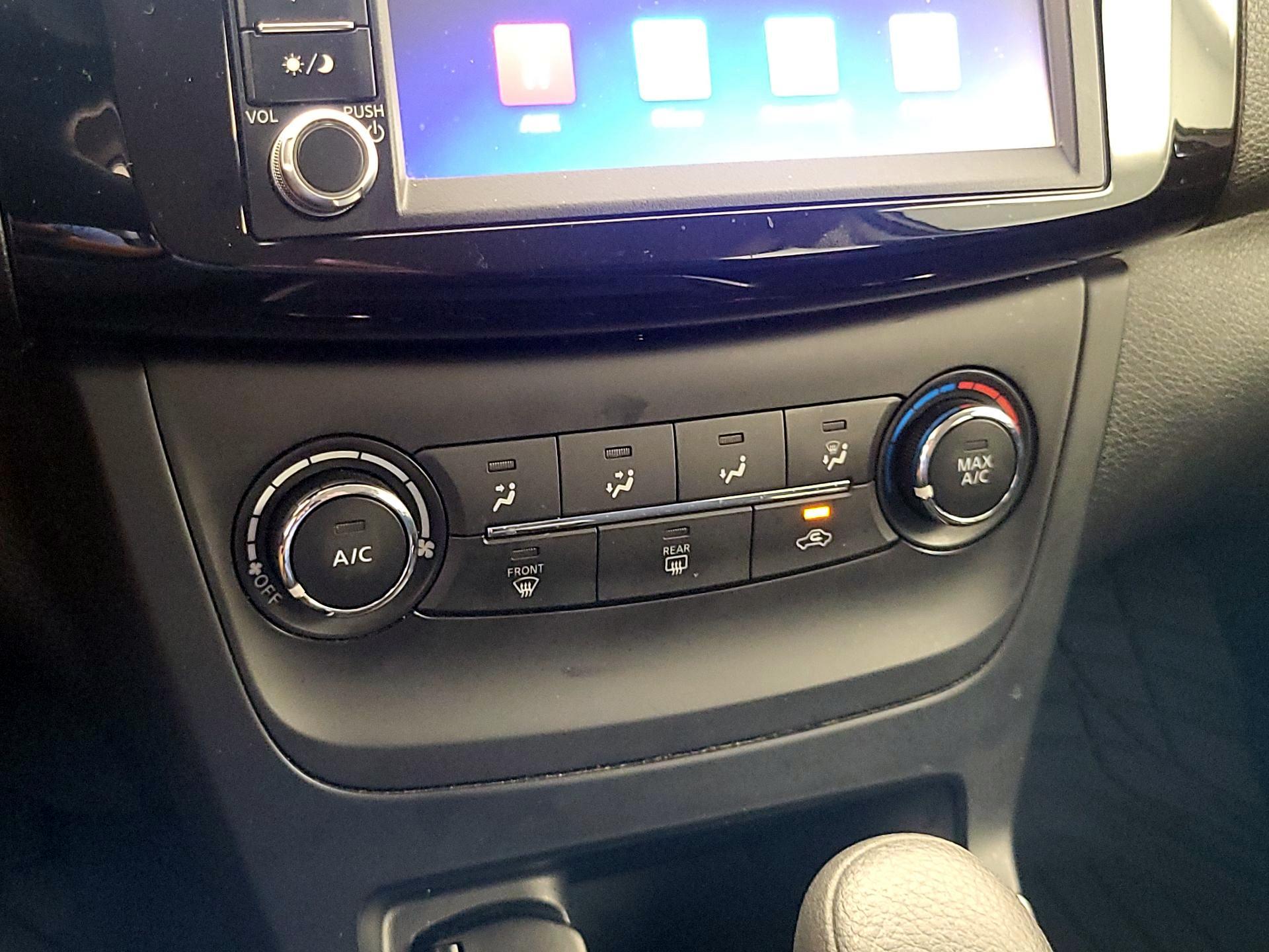Thumbnail: 2019 Nissan Sentra - 16