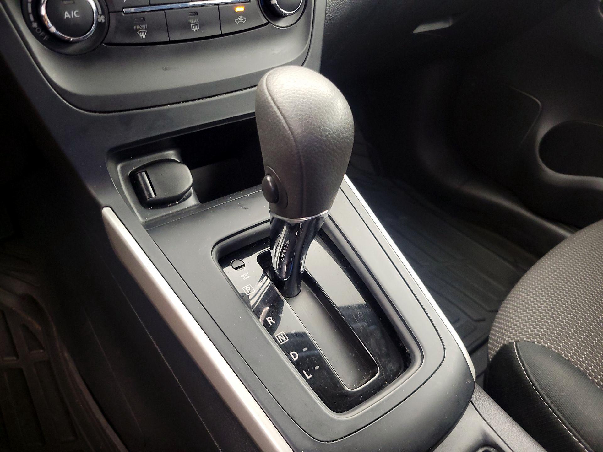 Thumbnail: 2019 Nissan Sentra - 17