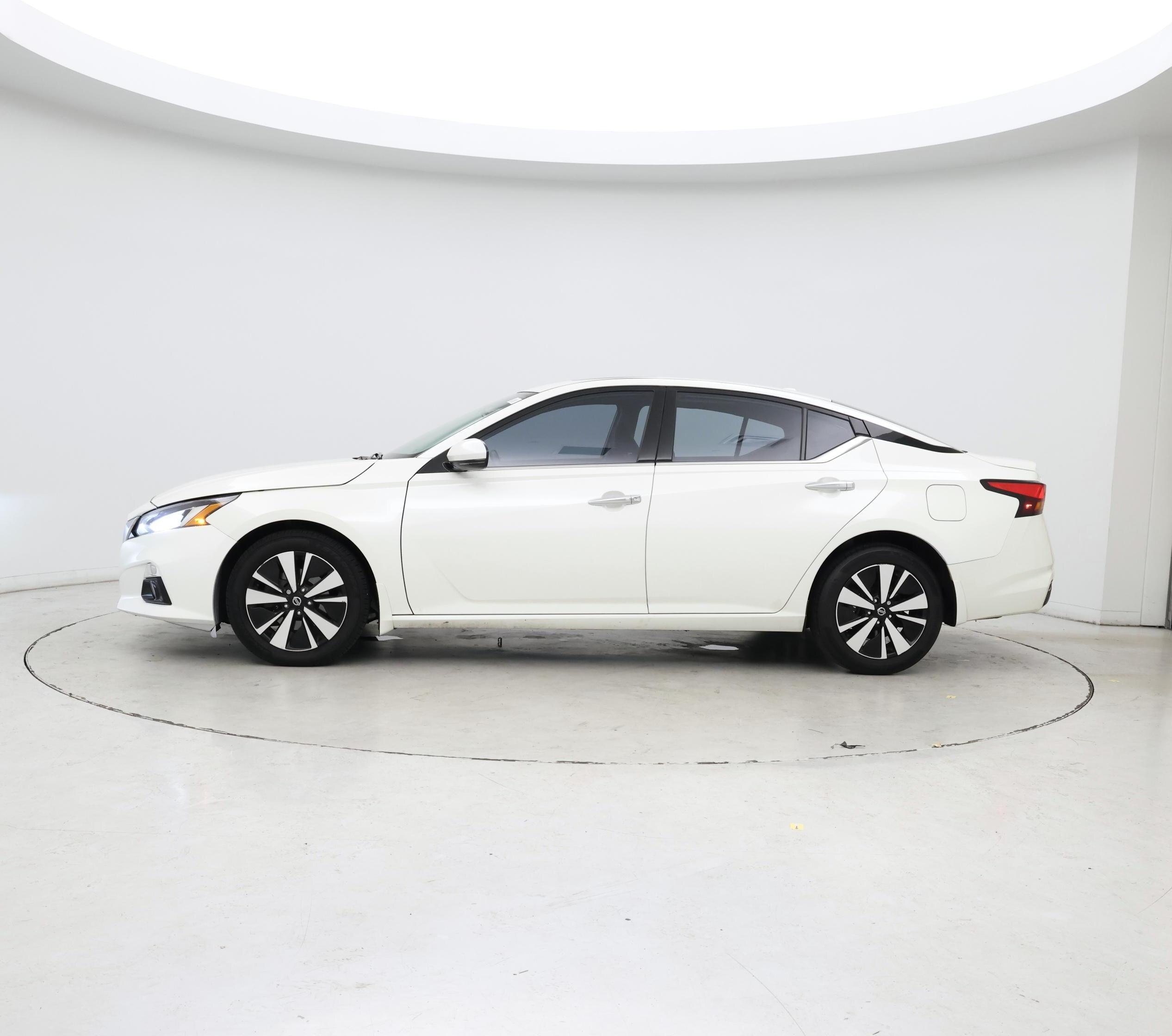 Thumbnail: 2020 Nissan Altima - 3